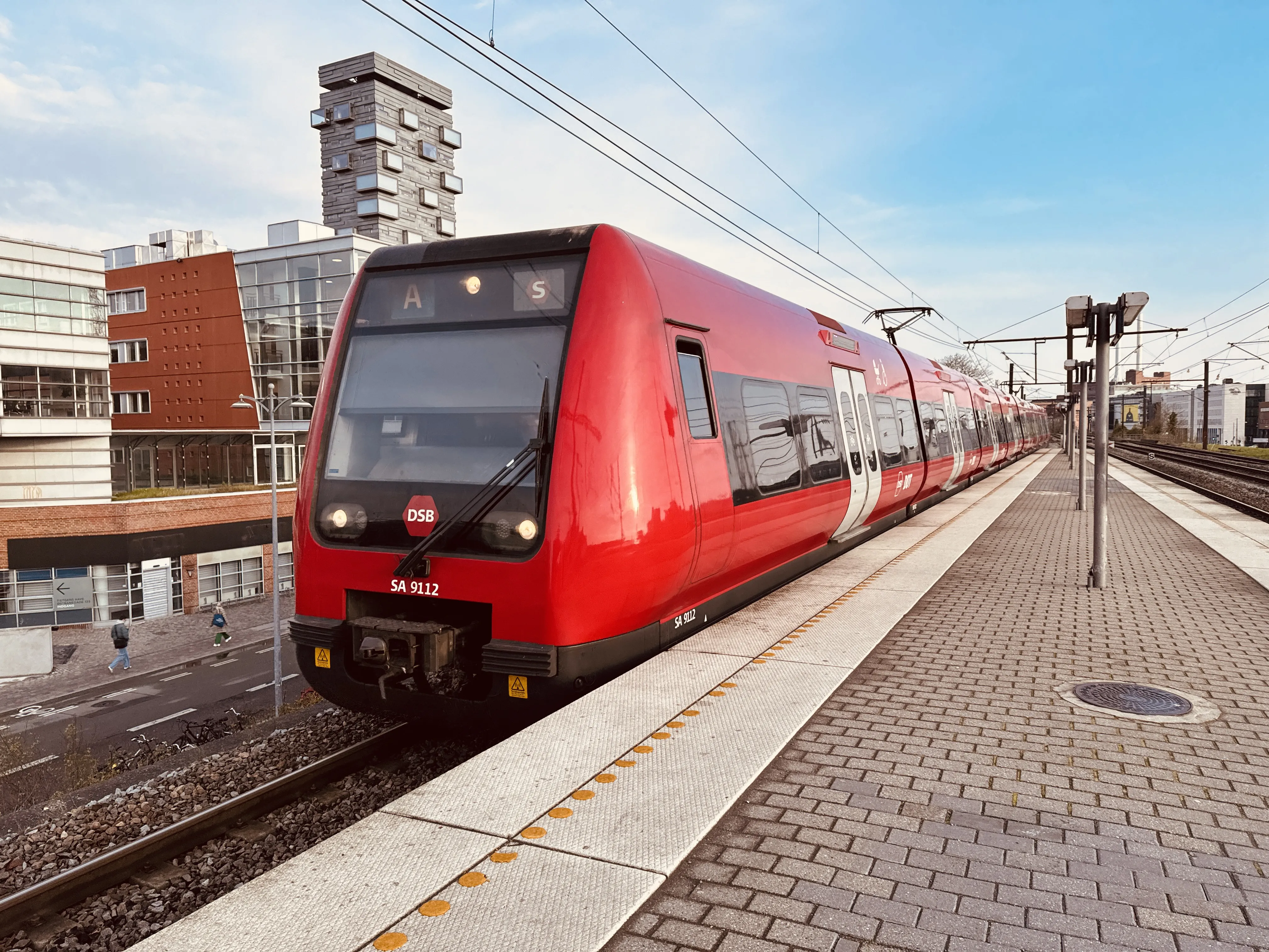 Billede af DSB SA 8112 fotograferet ud for Nordhavn S-togstrinbræt.