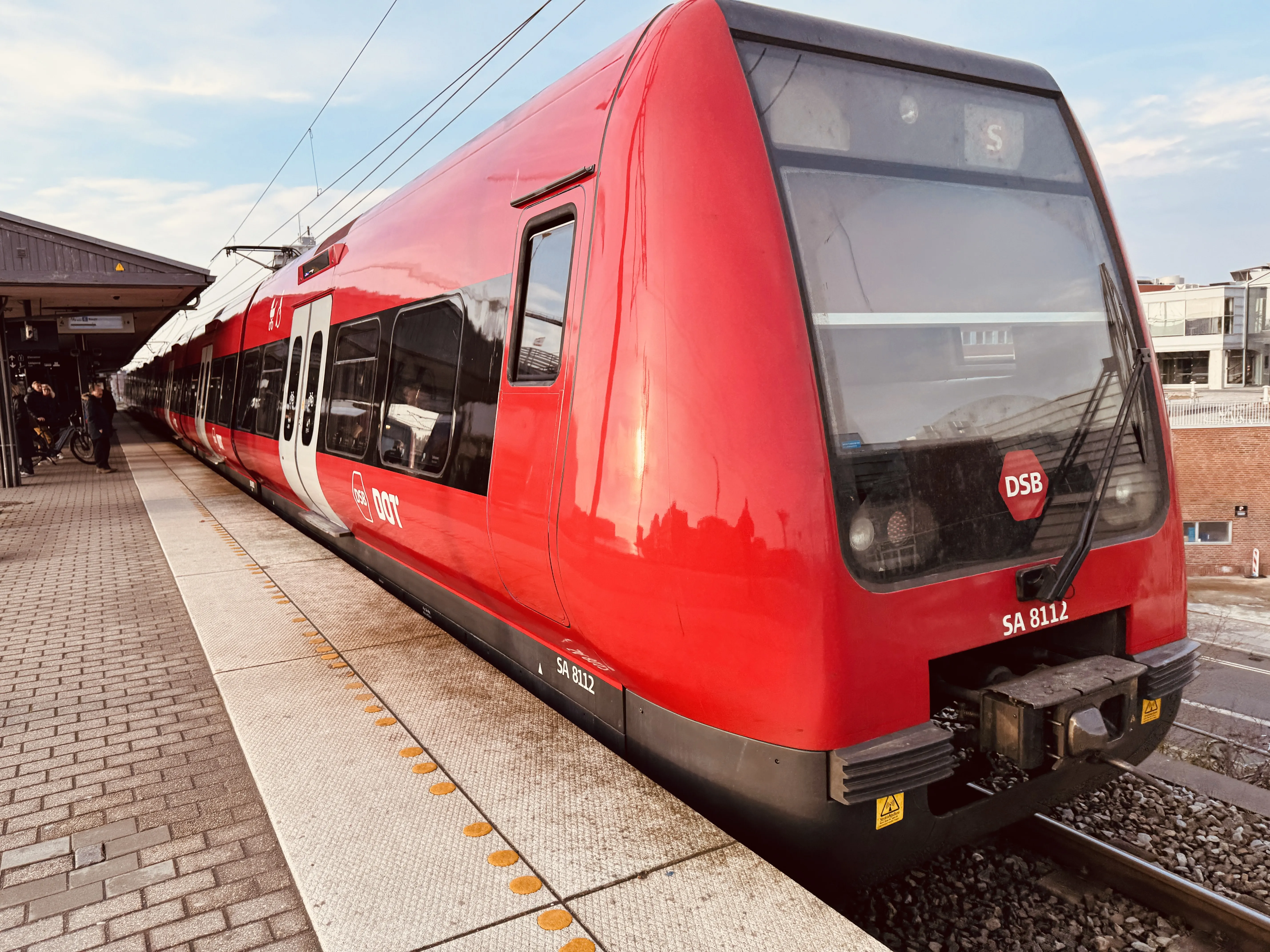 Billede af DSB SA 8112 fotograferet ud for Nordhavn S-togstrinbræt.