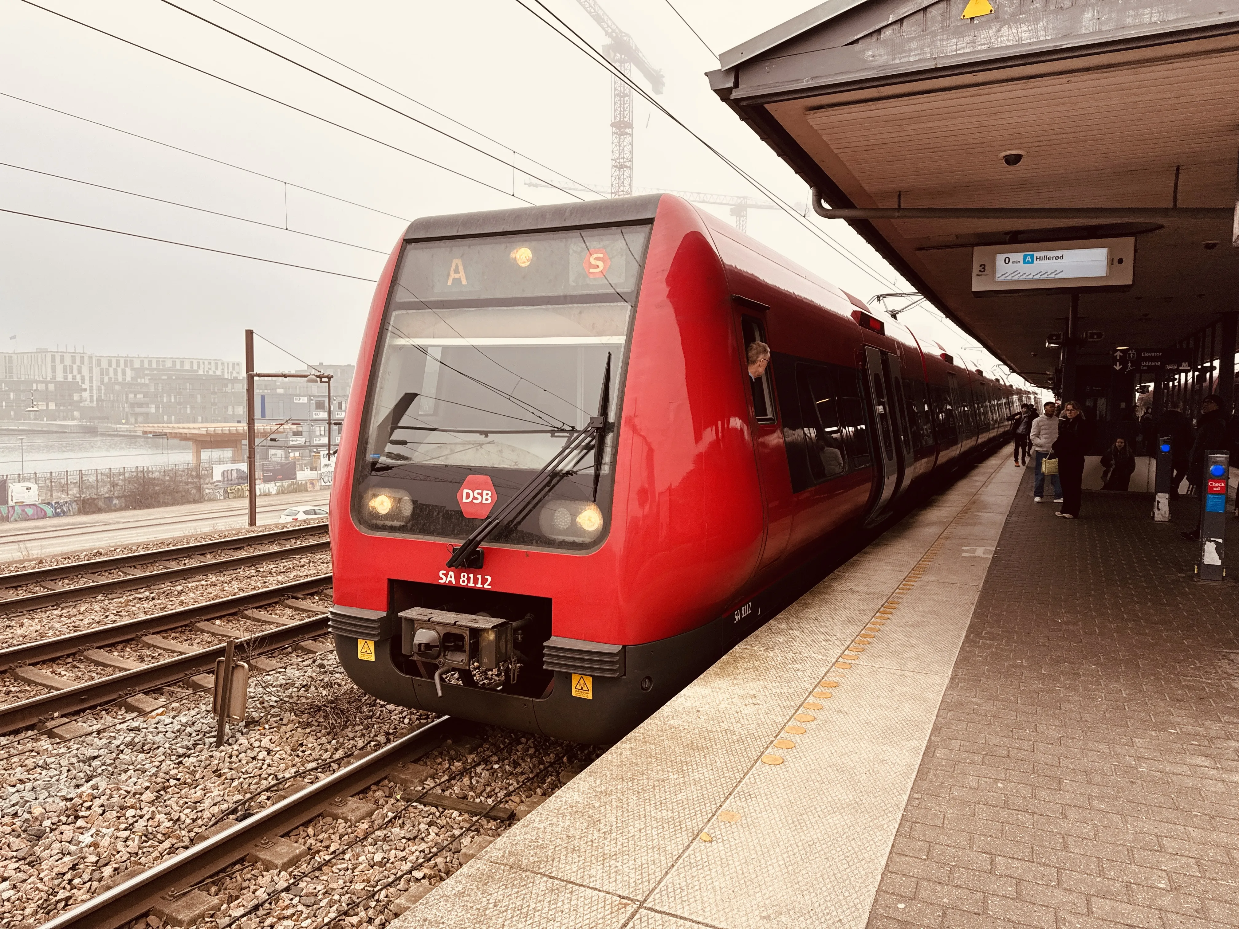 Billede af DSB SA 8112 fotograferet ud for Nordhavn S-togstrinbræt.