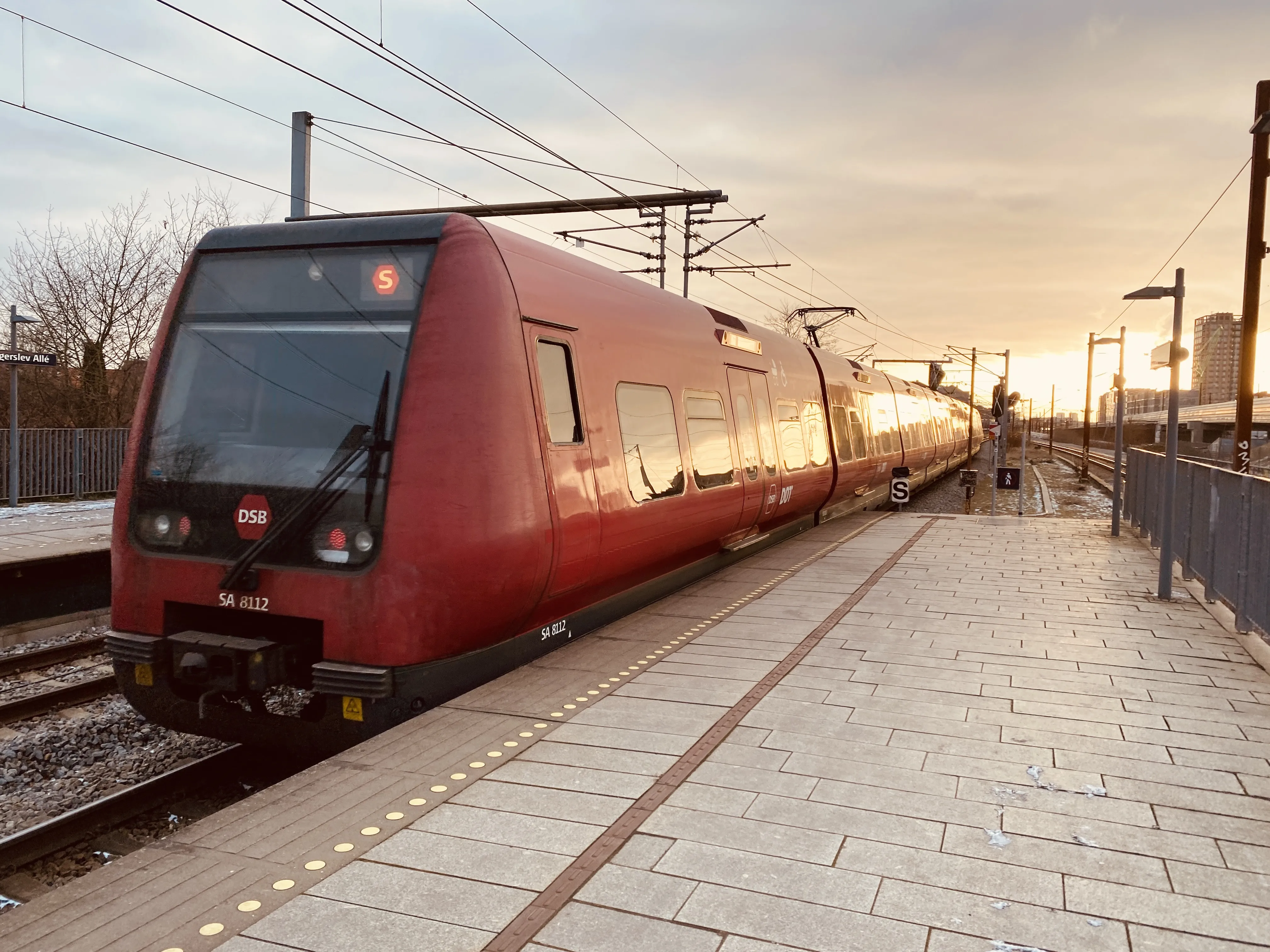 Billede af DSB SA 8112 fotograferet ud for Vigerslev Allé S-togstrinbræt.