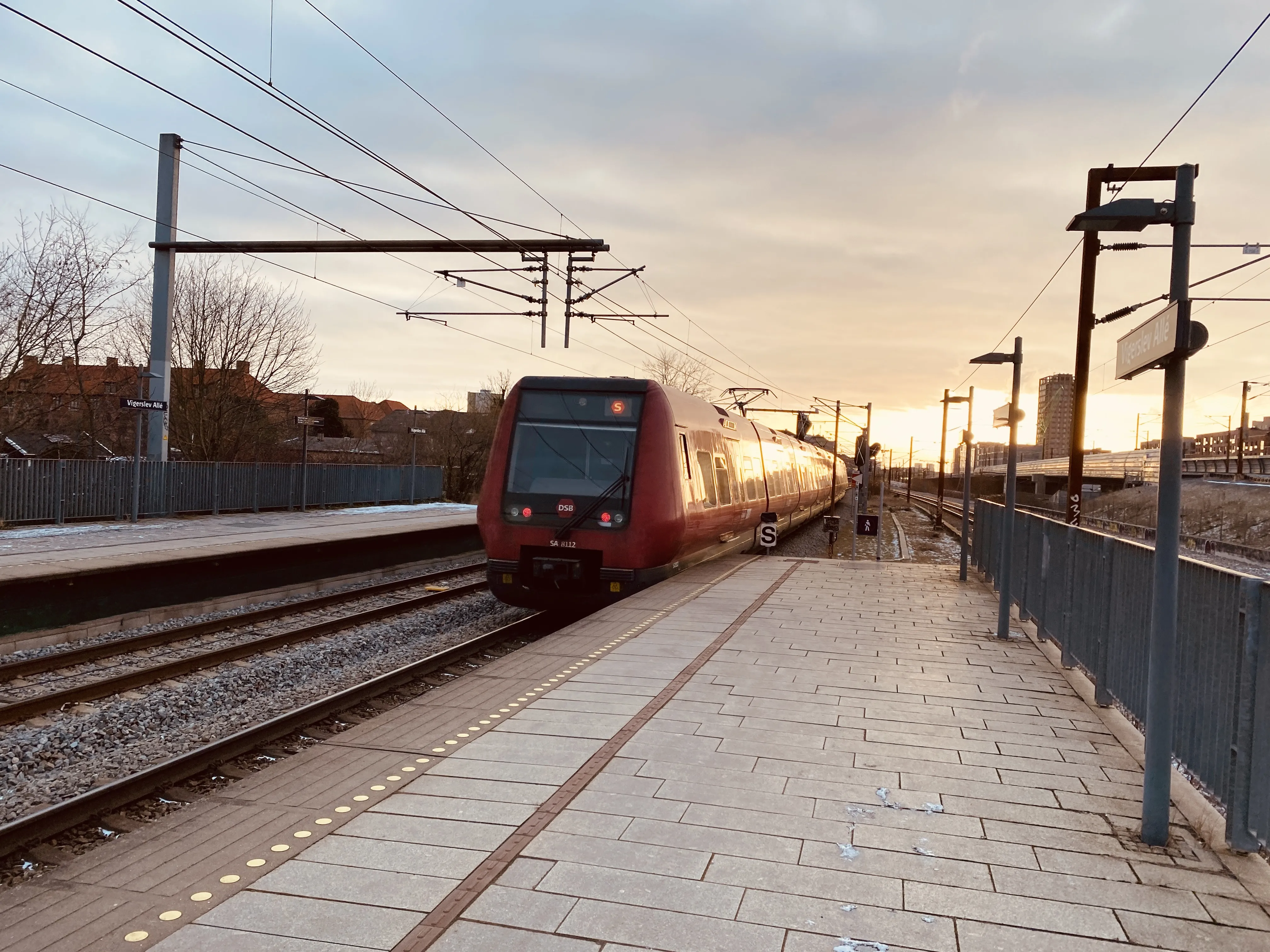 Billede af DSB SA 8112 fotograferet ud for Vigerslev Allé S-togstrinbræt.