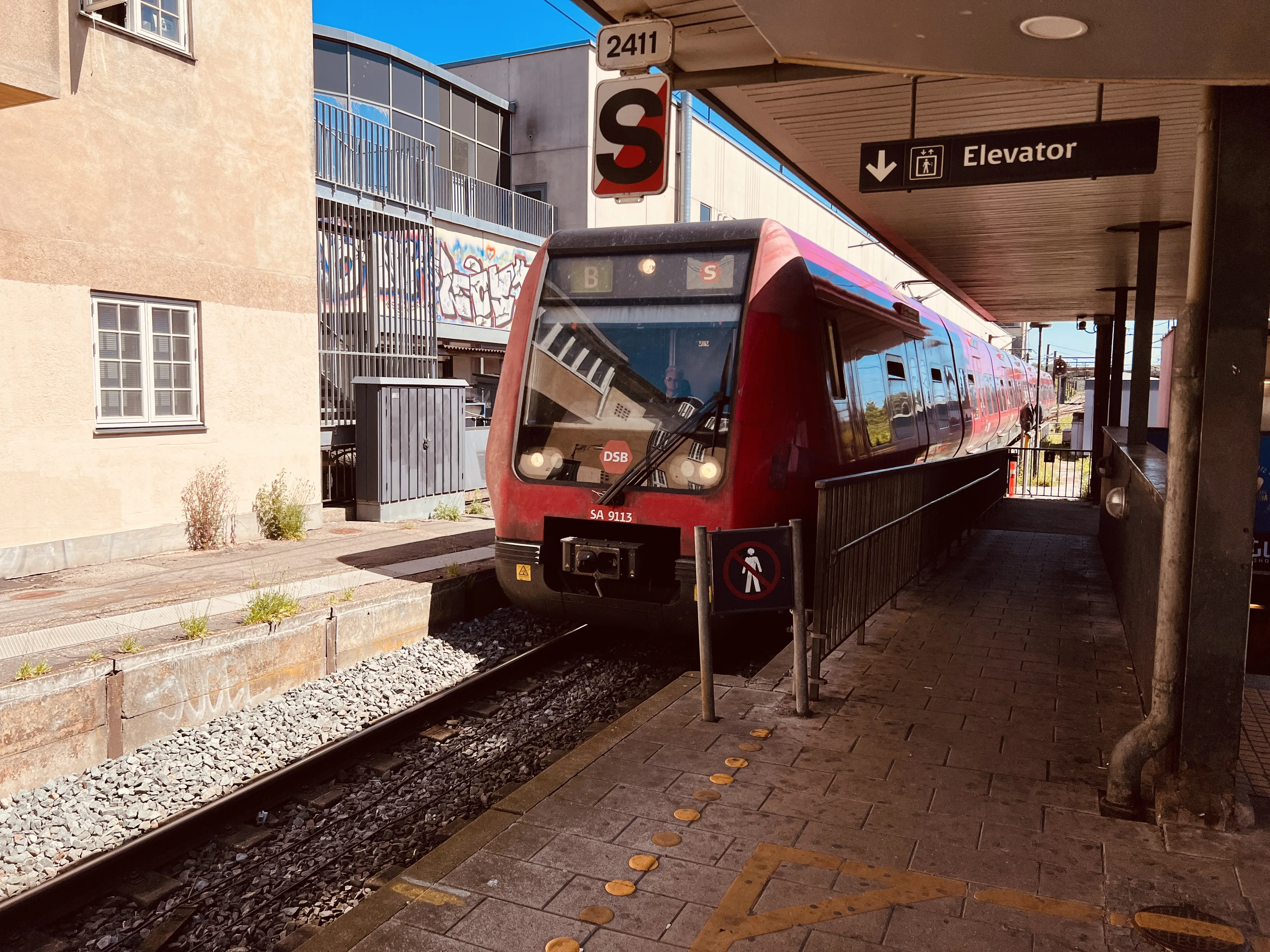 Billede af DSB SA 8113 fotograferet ud for Glostrup Station.