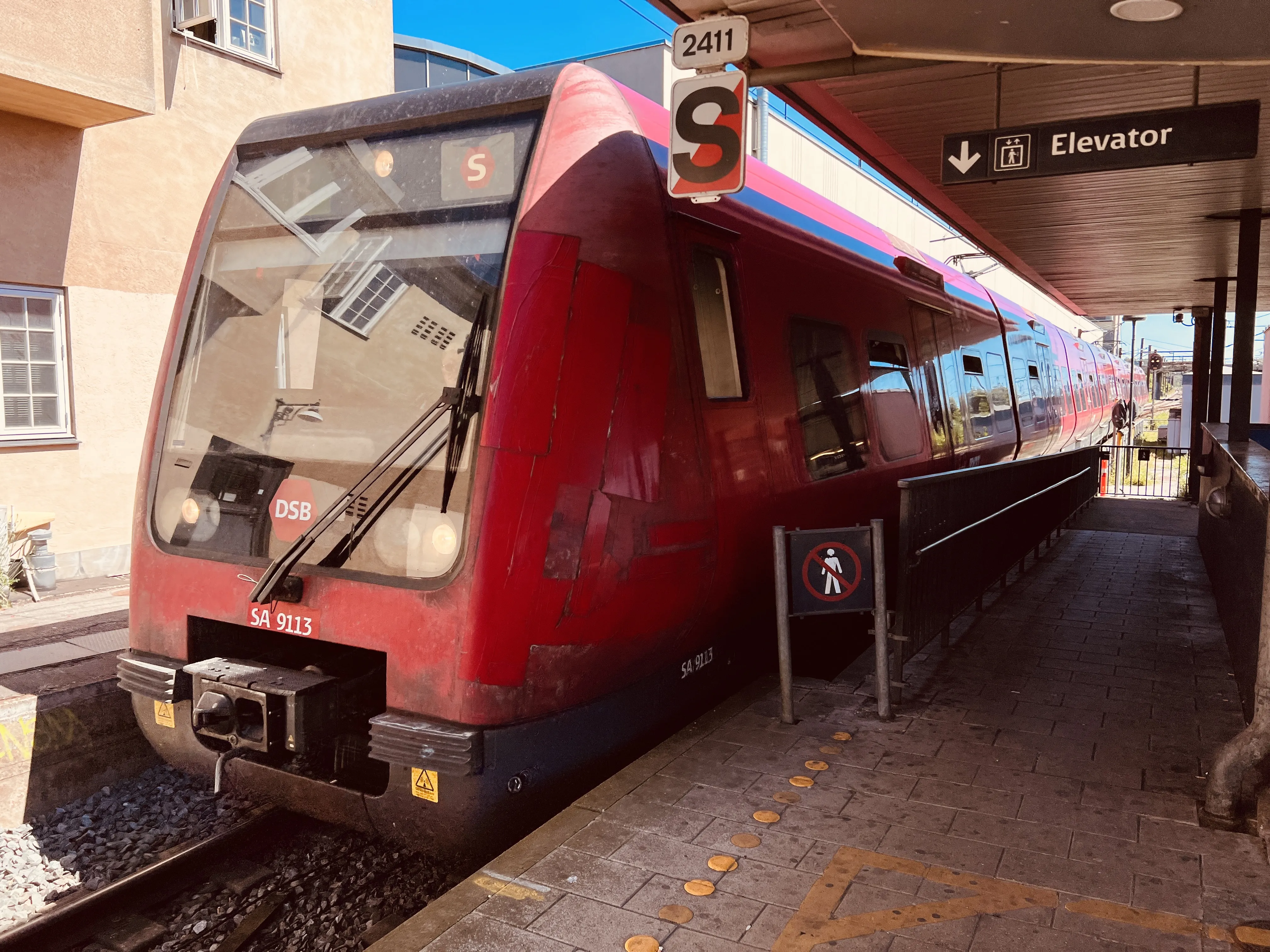 Billede af DSB SA 8113 fotograferet ud for Glostrup Station.