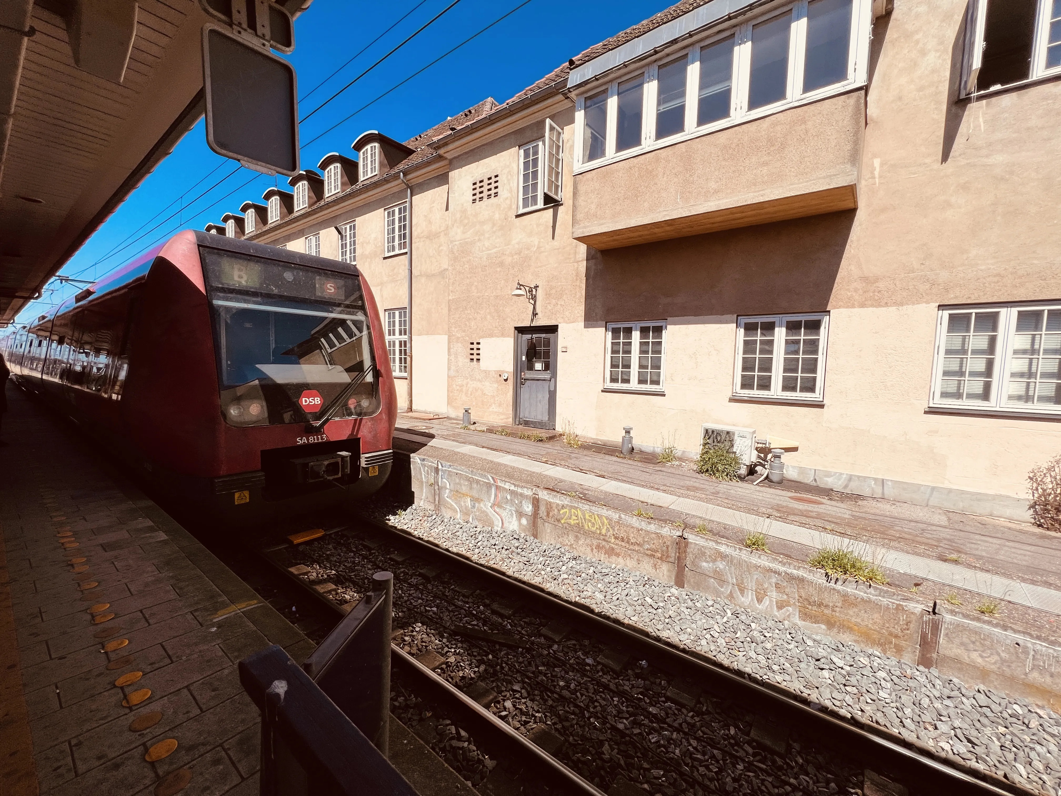 Billede af DSB SA 8113 fotograferet ud for Glostrup Station.