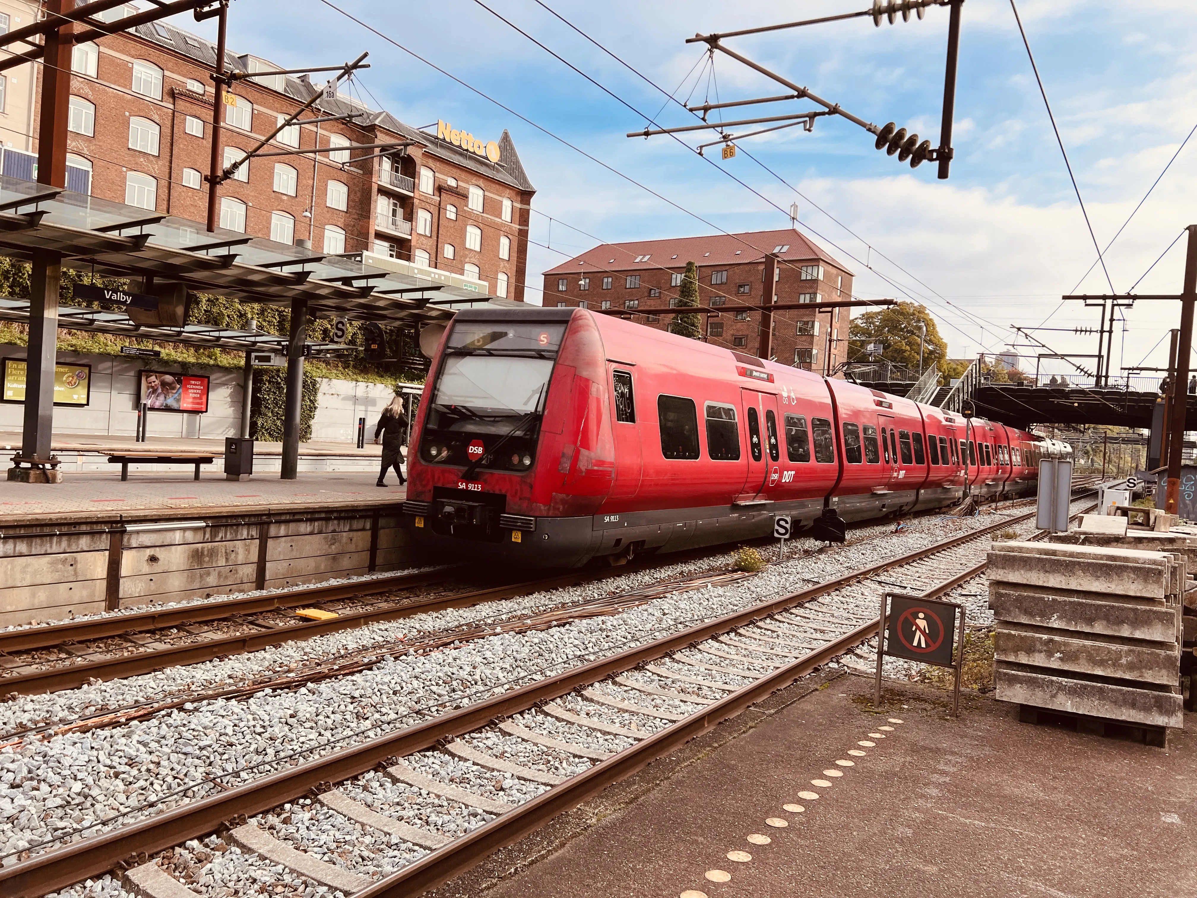 Billede af DSB SA 8113 fotograferet ud for Valby Station.