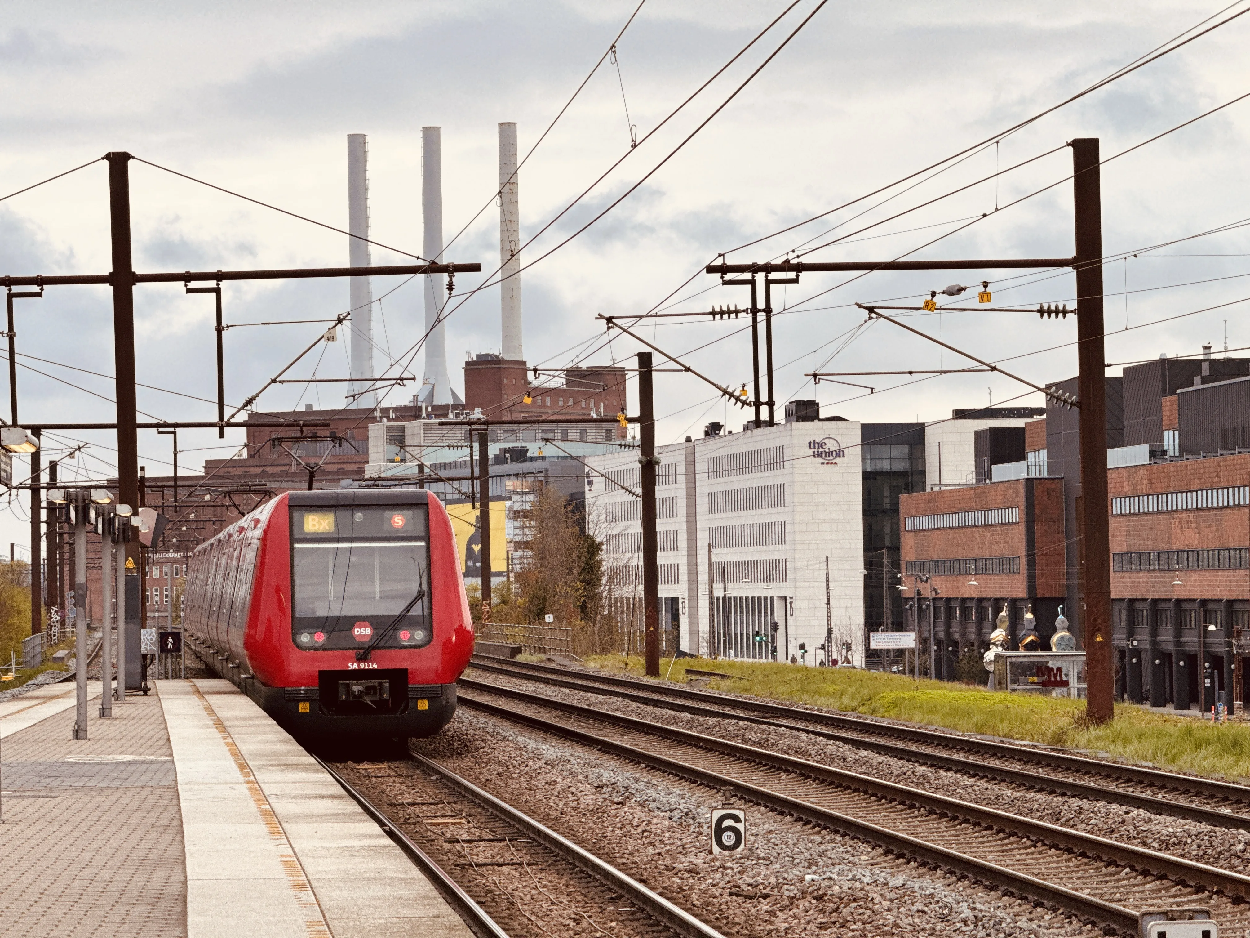 Billede af DSB SA 8114 fotograferet ud for Nordhavn S-togstrinbræt.