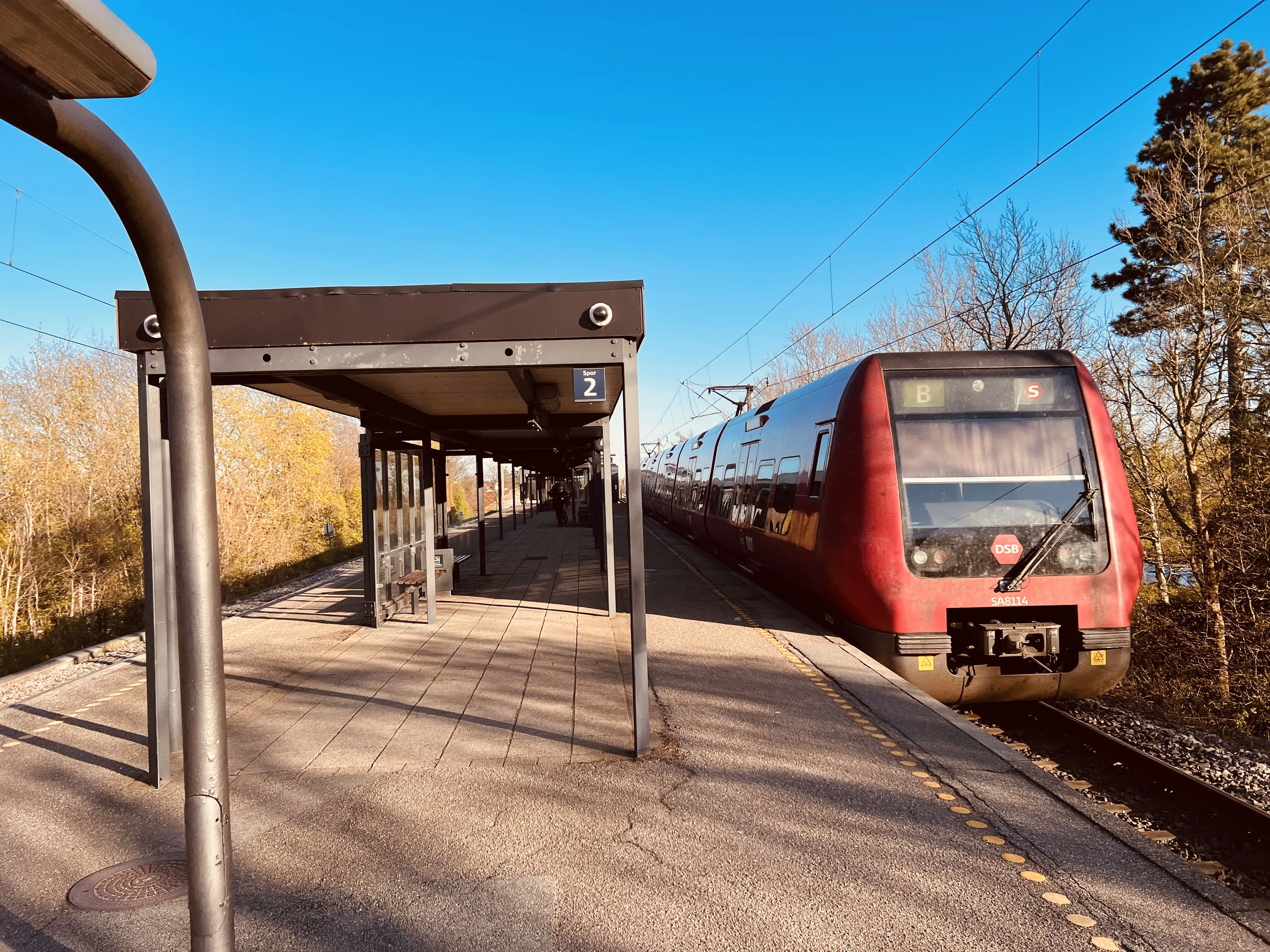 Billede af DSB SA 8114 fotograferet ud for Stengården S-togstrinbræt.