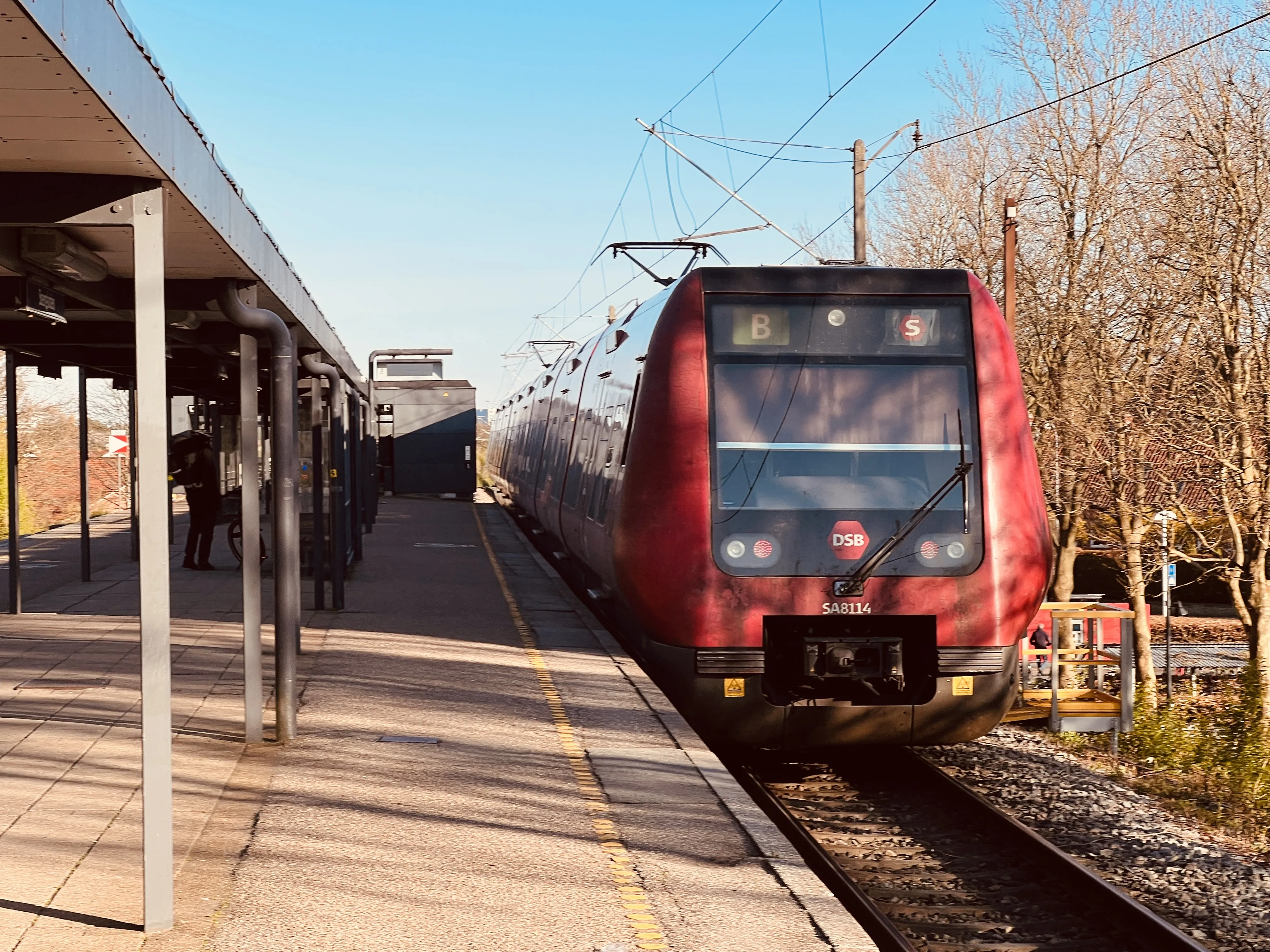 Billede af DSB SA 8114 fotograferet ud for Stengården S-togstrinbræt.