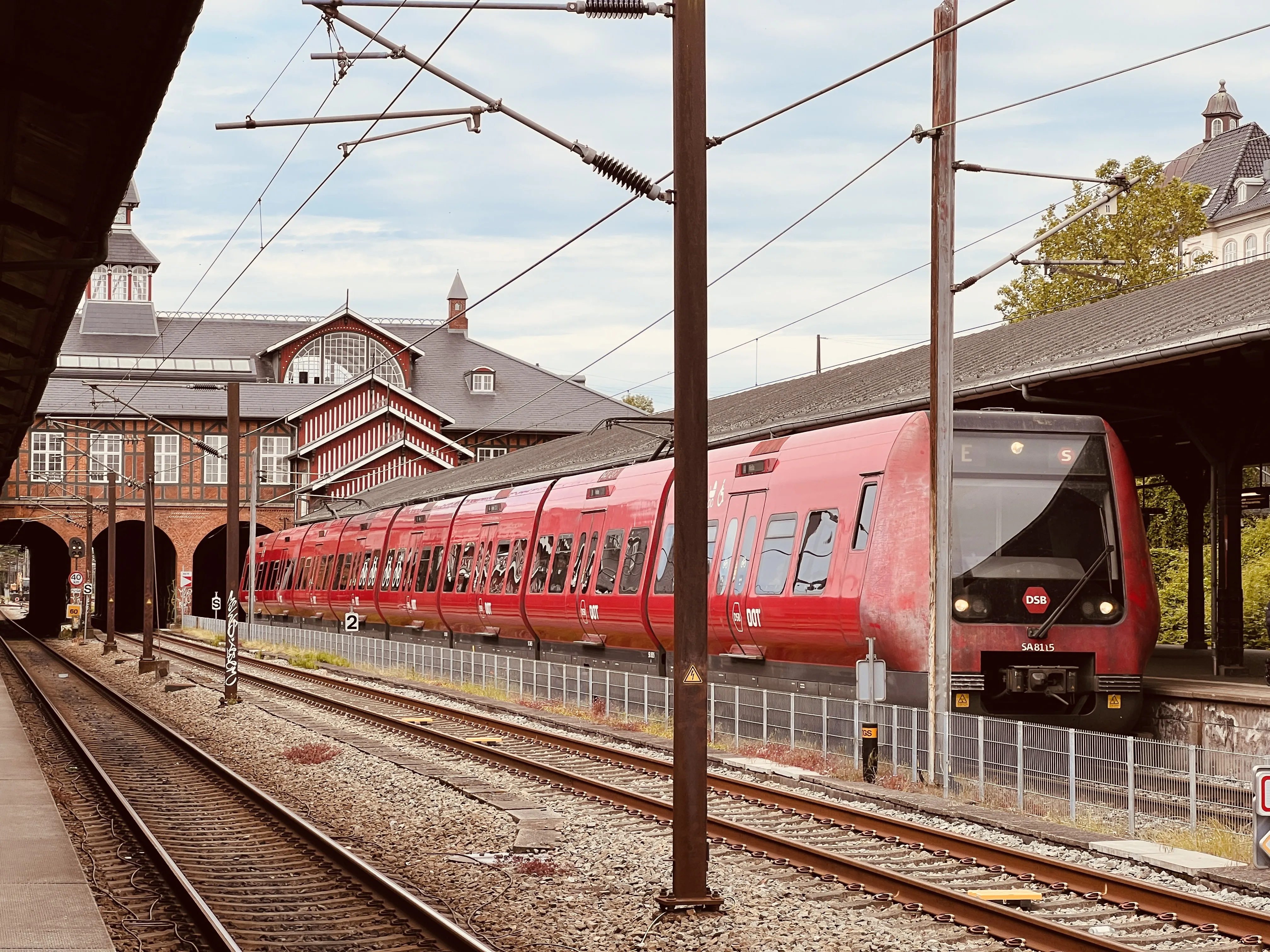 Billede af DSB SA 8115 fotograferet ud for Østerport Station.