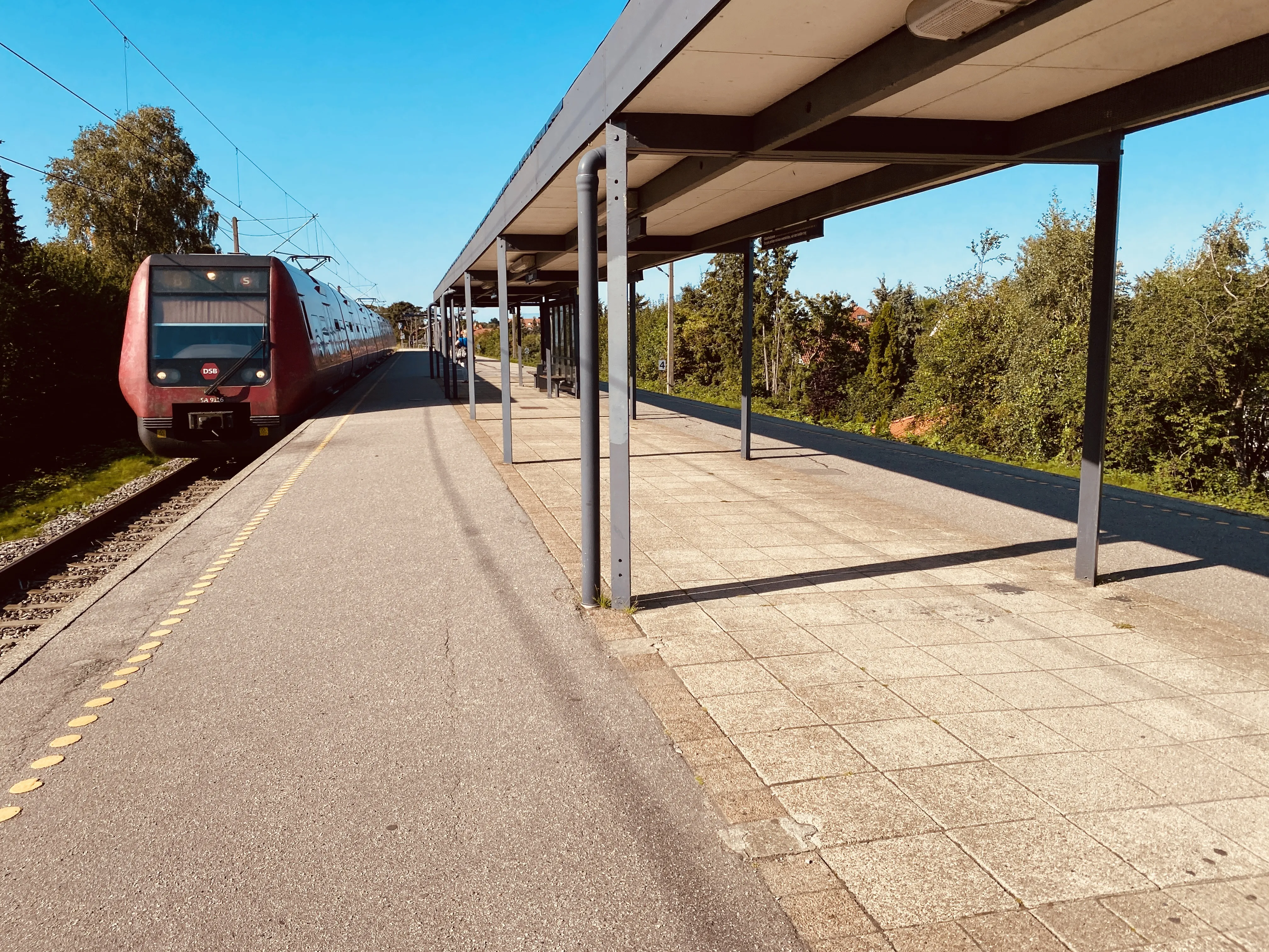 Billede af DSB SA 8116 fotograferet ud for Dyssegård S-togstrinbræt.