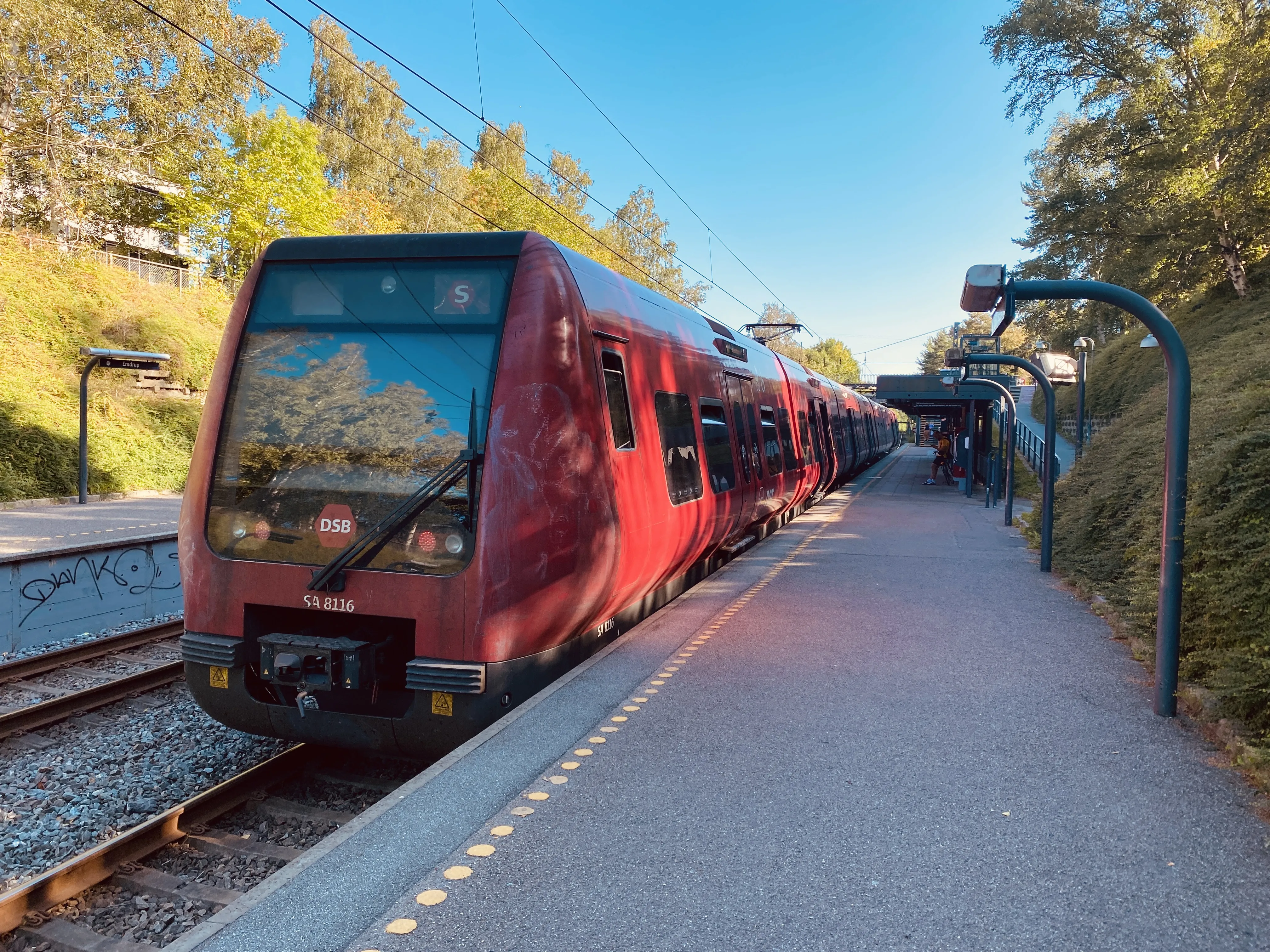 Billede af DSB SA 8116 fotograferet ud for Emdrup S-togstrinbræt.