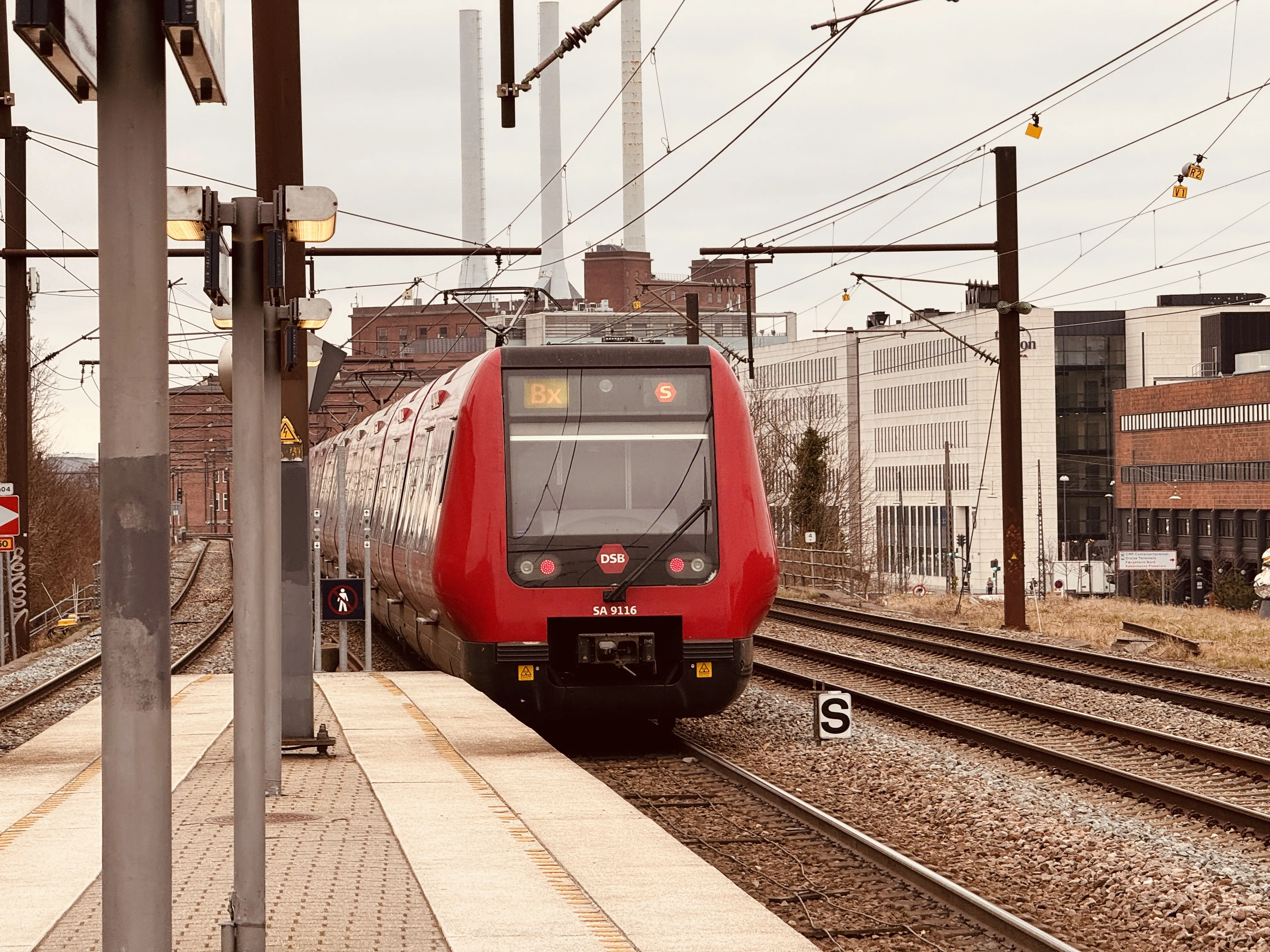 Billede af DSB SA 8116 fotograferet ud for Nordhavn S-togstrinbræt.