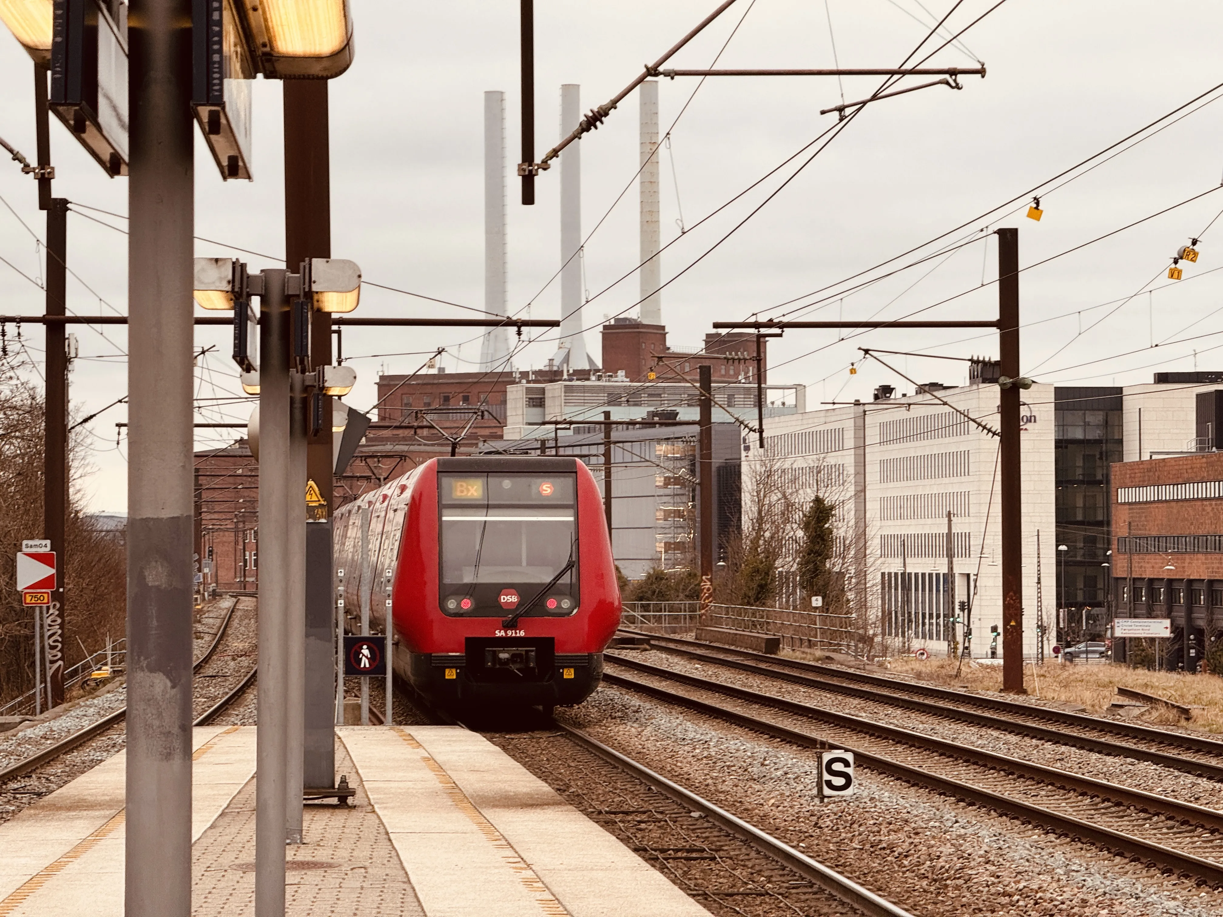 Billede af DSB SA 8116 fotograferet ud for Nordhavn S-togstrinbræt.