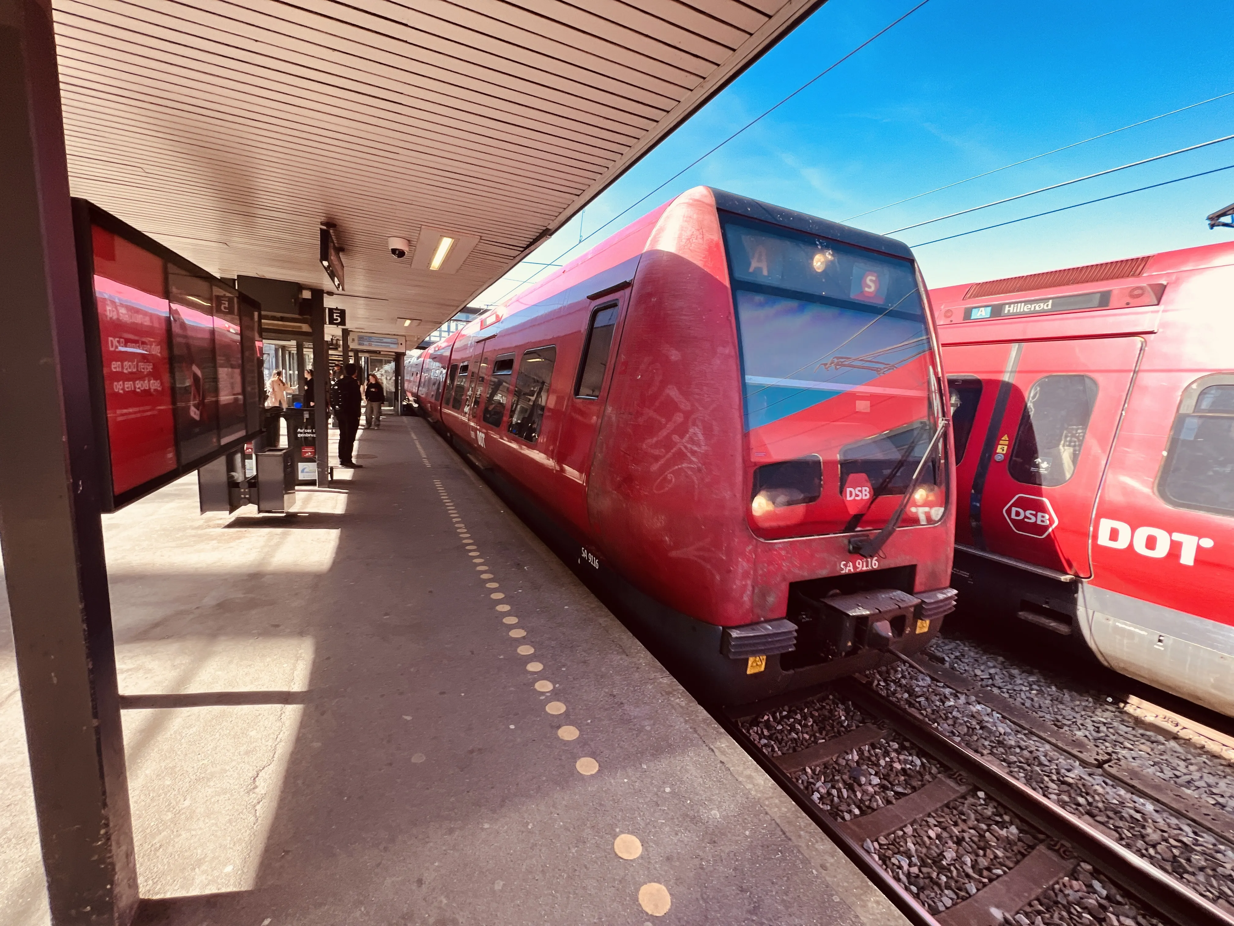 Billede af DSB SA 8116 fotograferet ud for Svanemøllen S-togsstation.