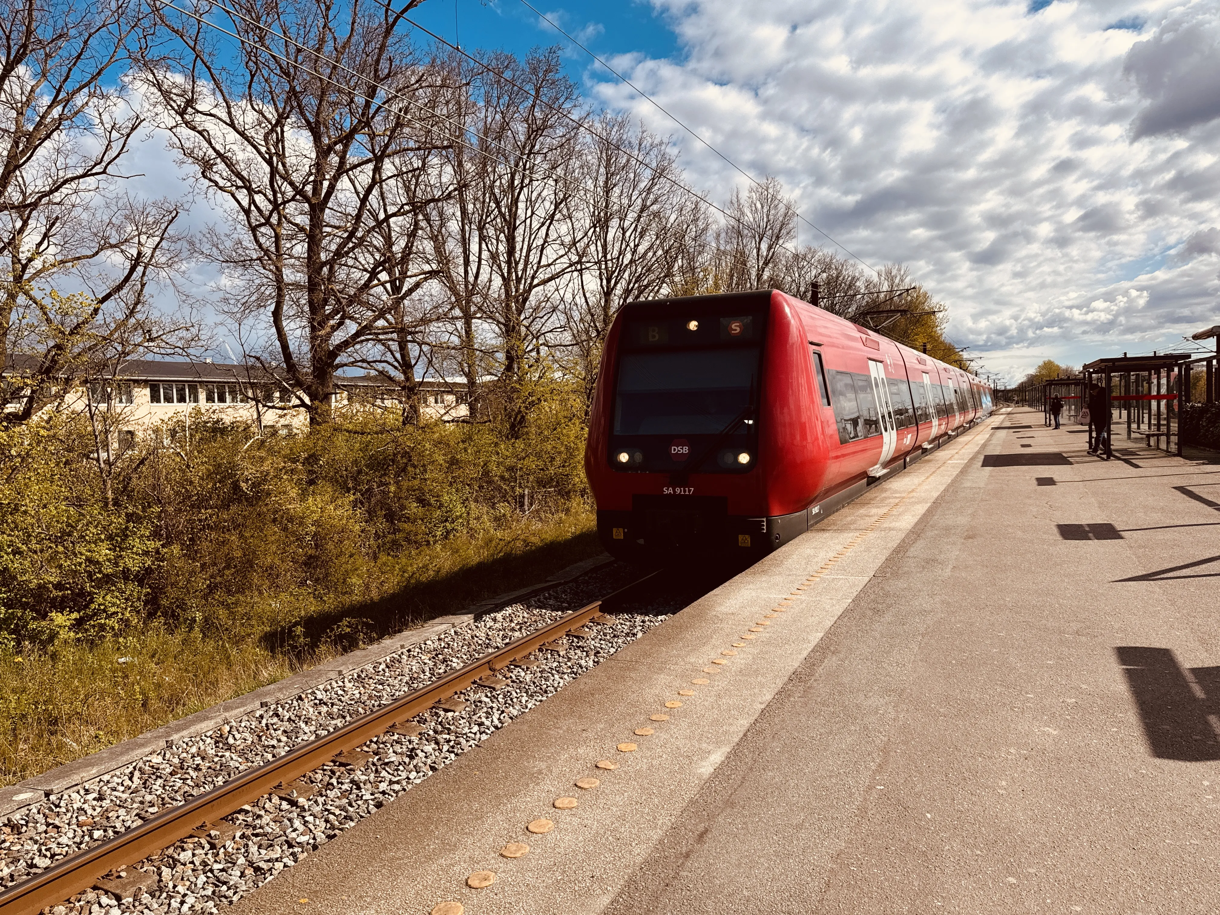 Billede af DSB SA 8117 fotograferet ud for Albertslund S-togstrinbræt.