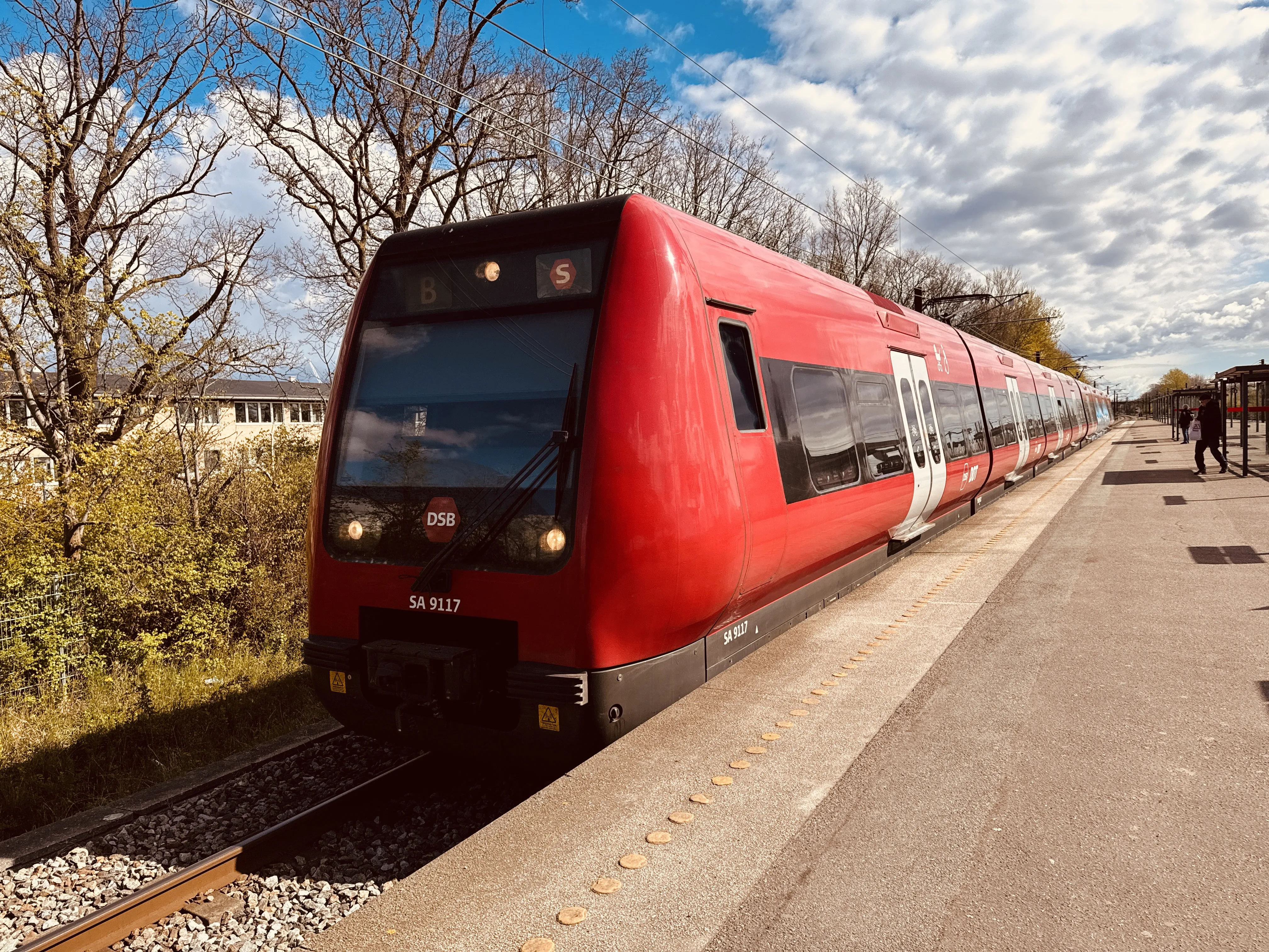 Billede af DSB SA 8117 fotograferet ud for Albertslund S-togstrinbræt.