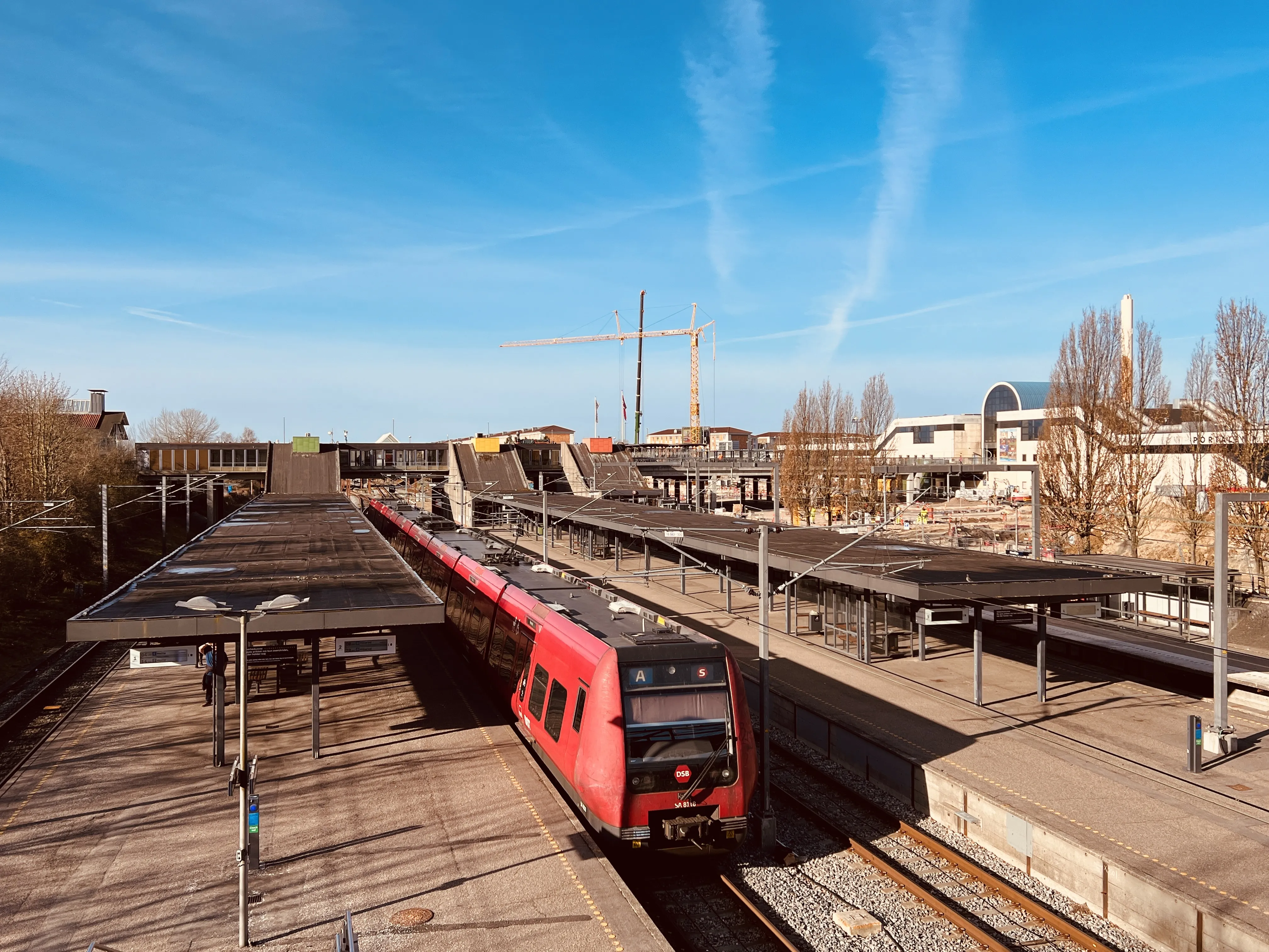 Billede af DSB SA 8118 fotograferet ud for Hundige S-togsstation.