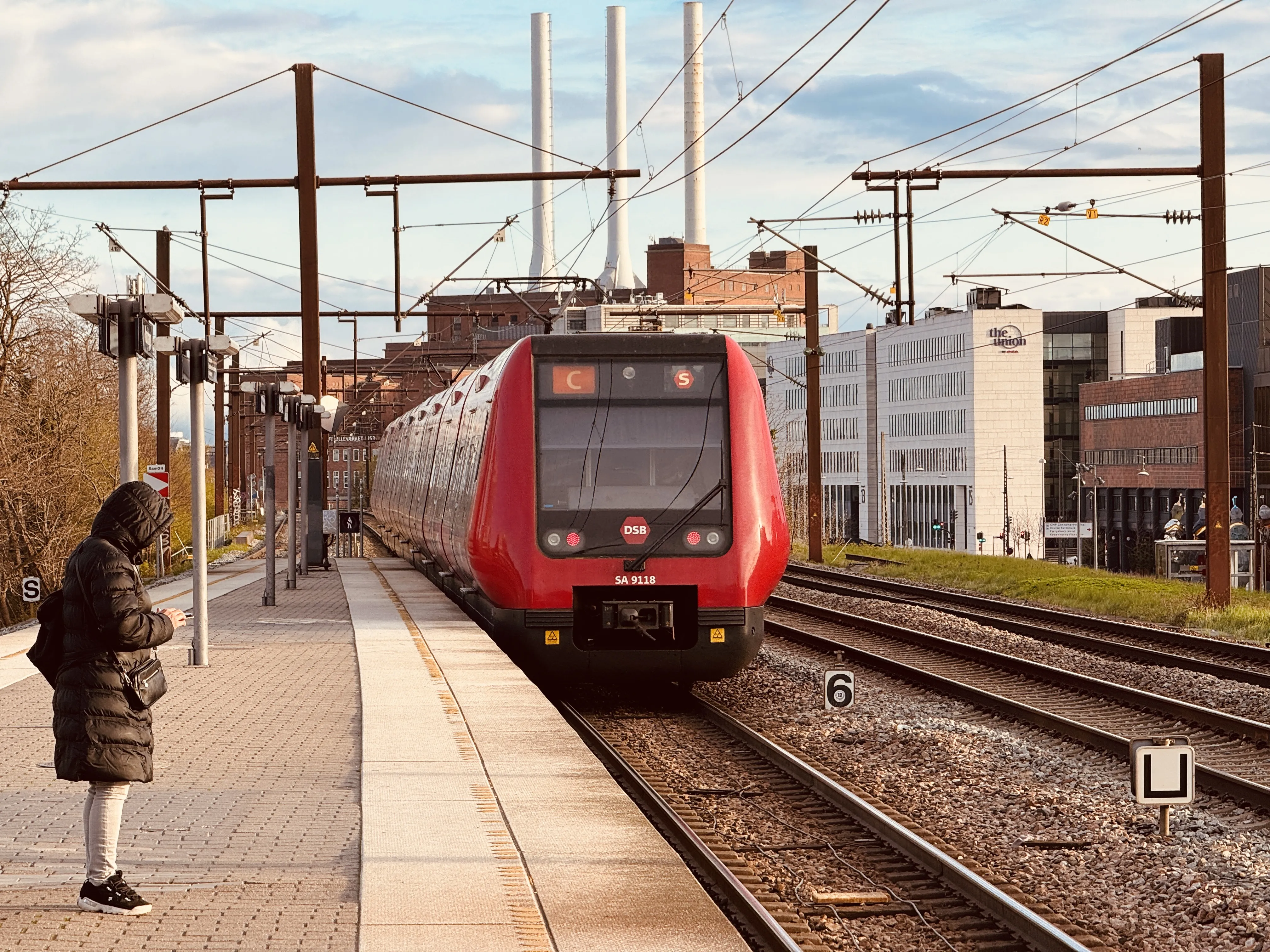 Billede af DSB SA 8118 fotograferet ud for Nordhavn S-togstrinbræt.