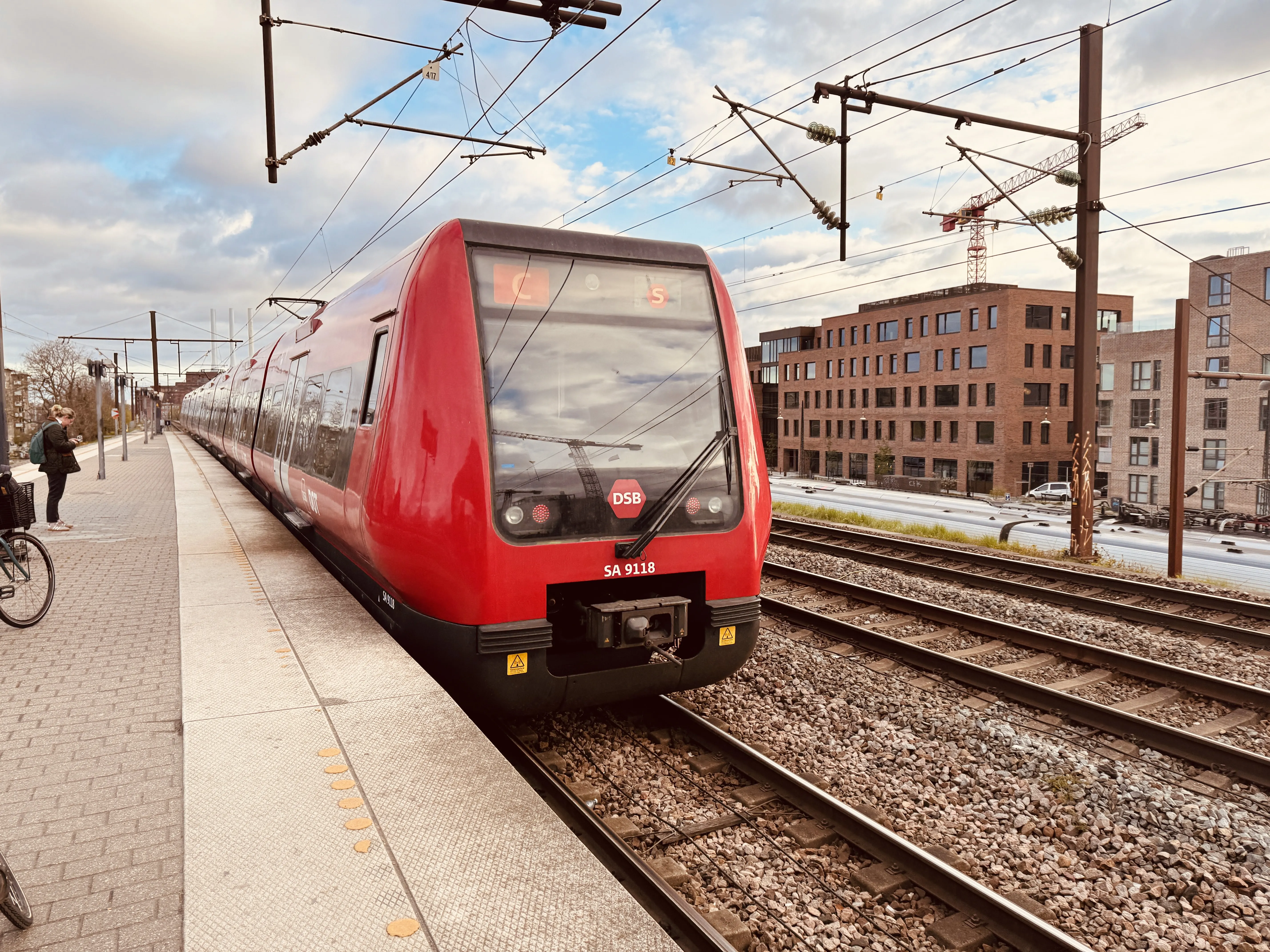 Billede af DSB SA 8118 fotograferet ud for Nordhavn S-togstrinbræt.