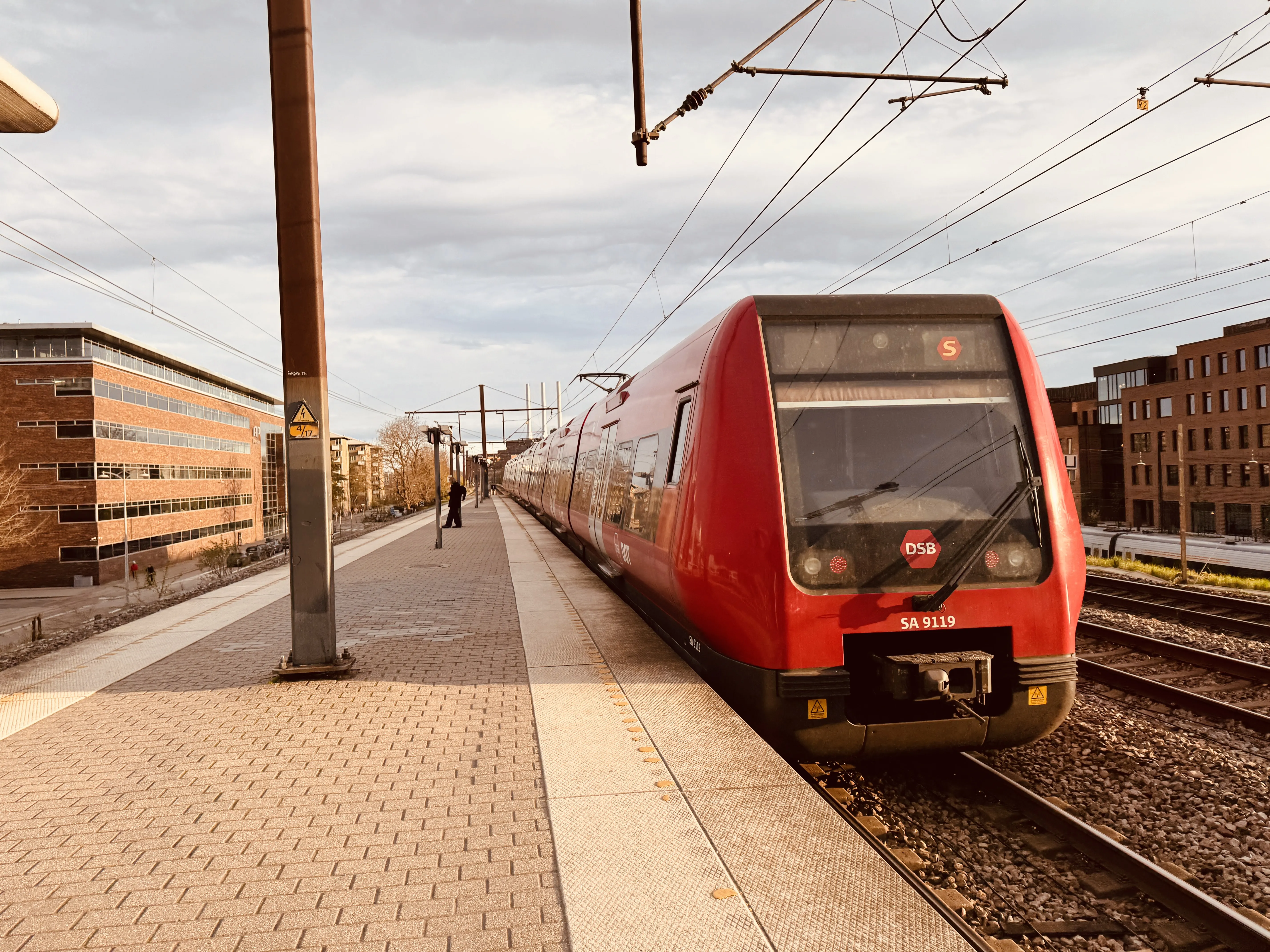 Billede af DSB SA 8119 fotograferet ud for Nordhavn S-togstrinbræt.