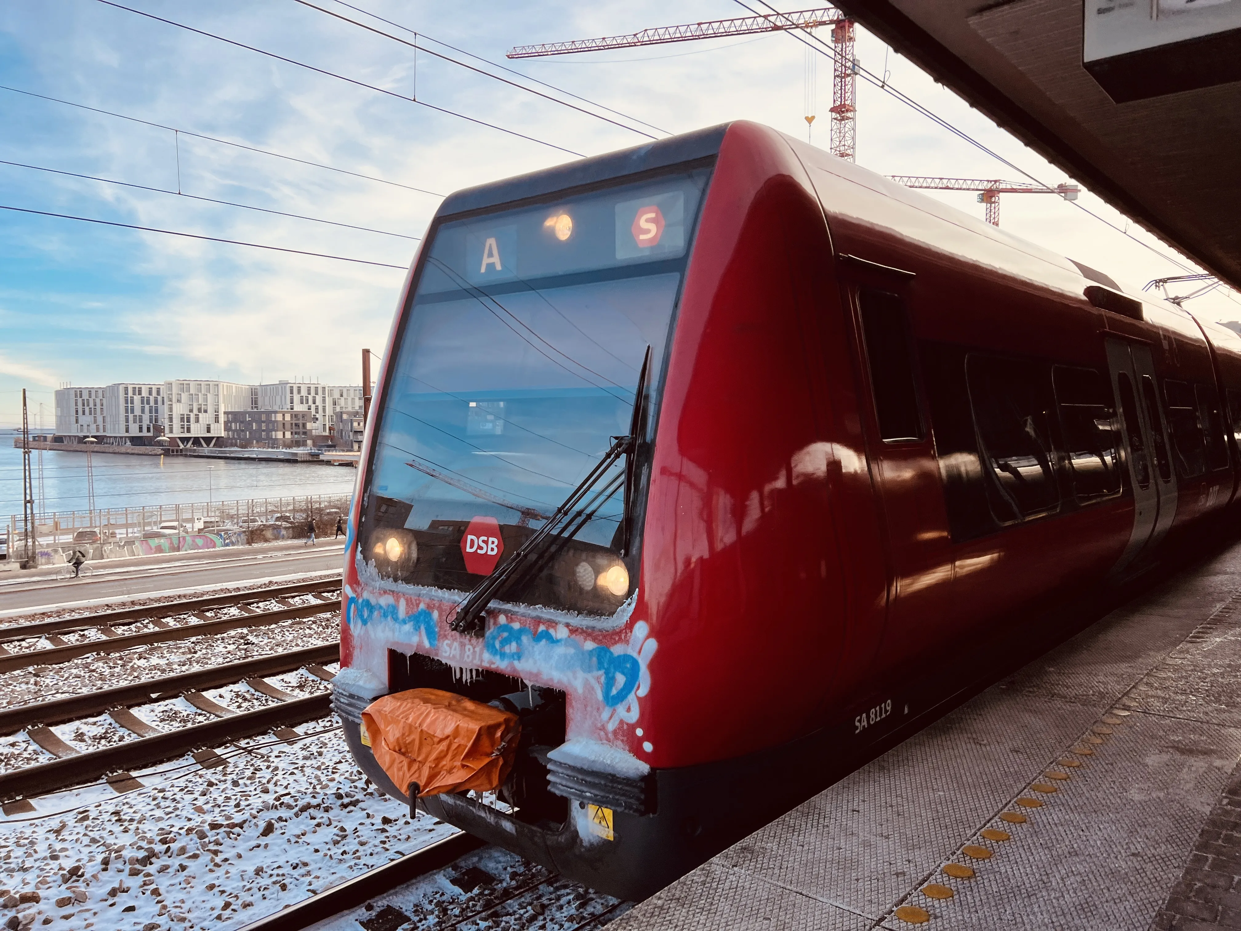 Billede af DSB SA 8119 fotograferet ud for Nordhavn S-togstrinbræt.