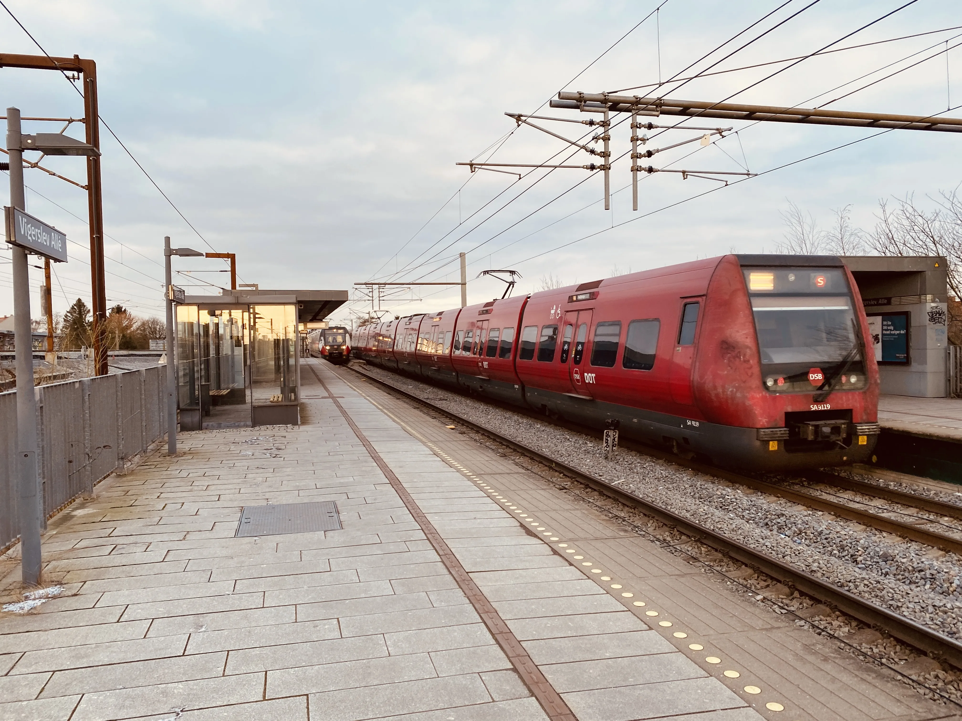 Billede af DSB SA 8119 fotograferet ud for Vigerslev Allé S-togstrinbræt.