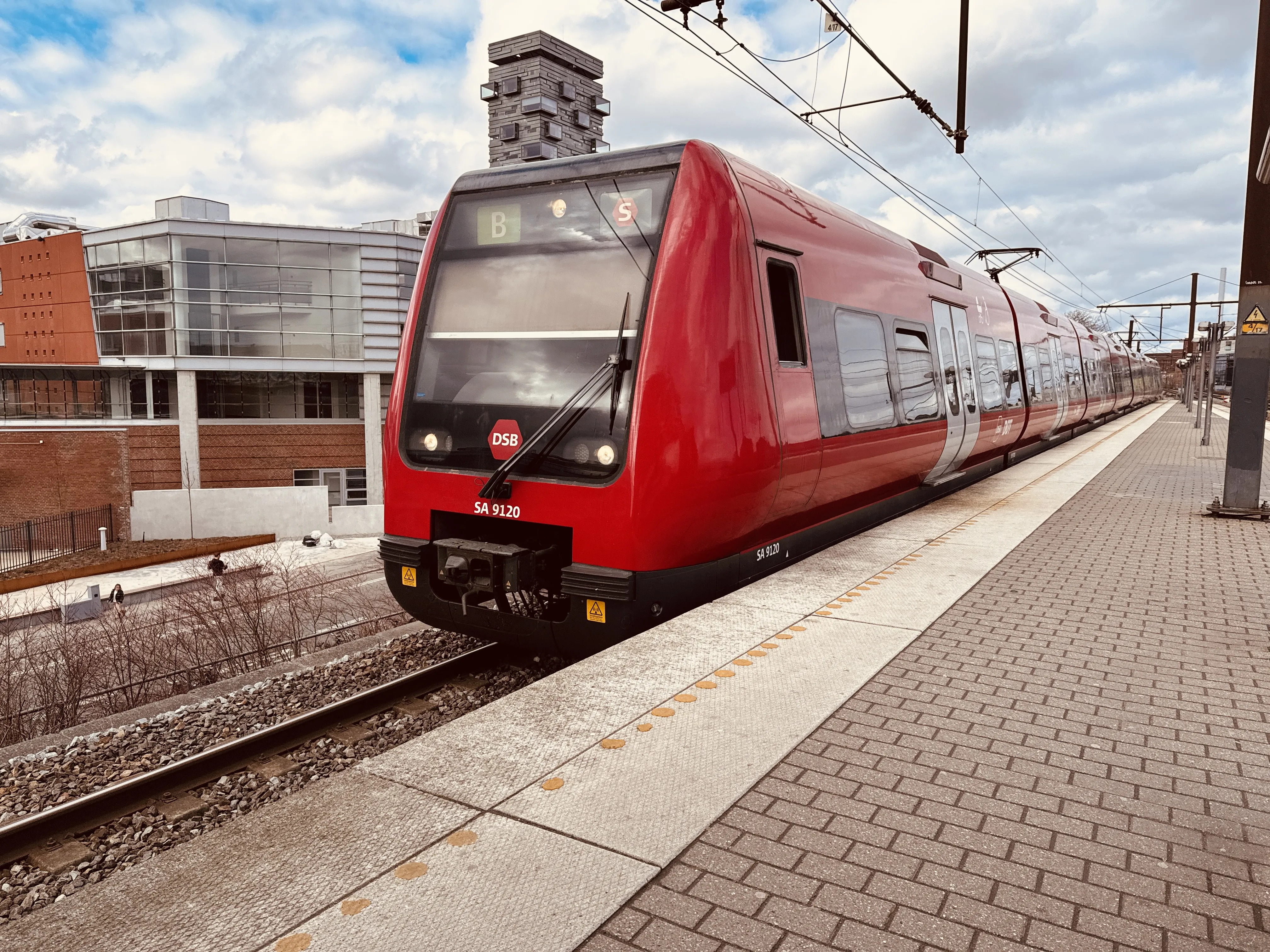 Billede af DSB SA 8120 fotograferet ud for Nordhavn S-togstrinbræt.