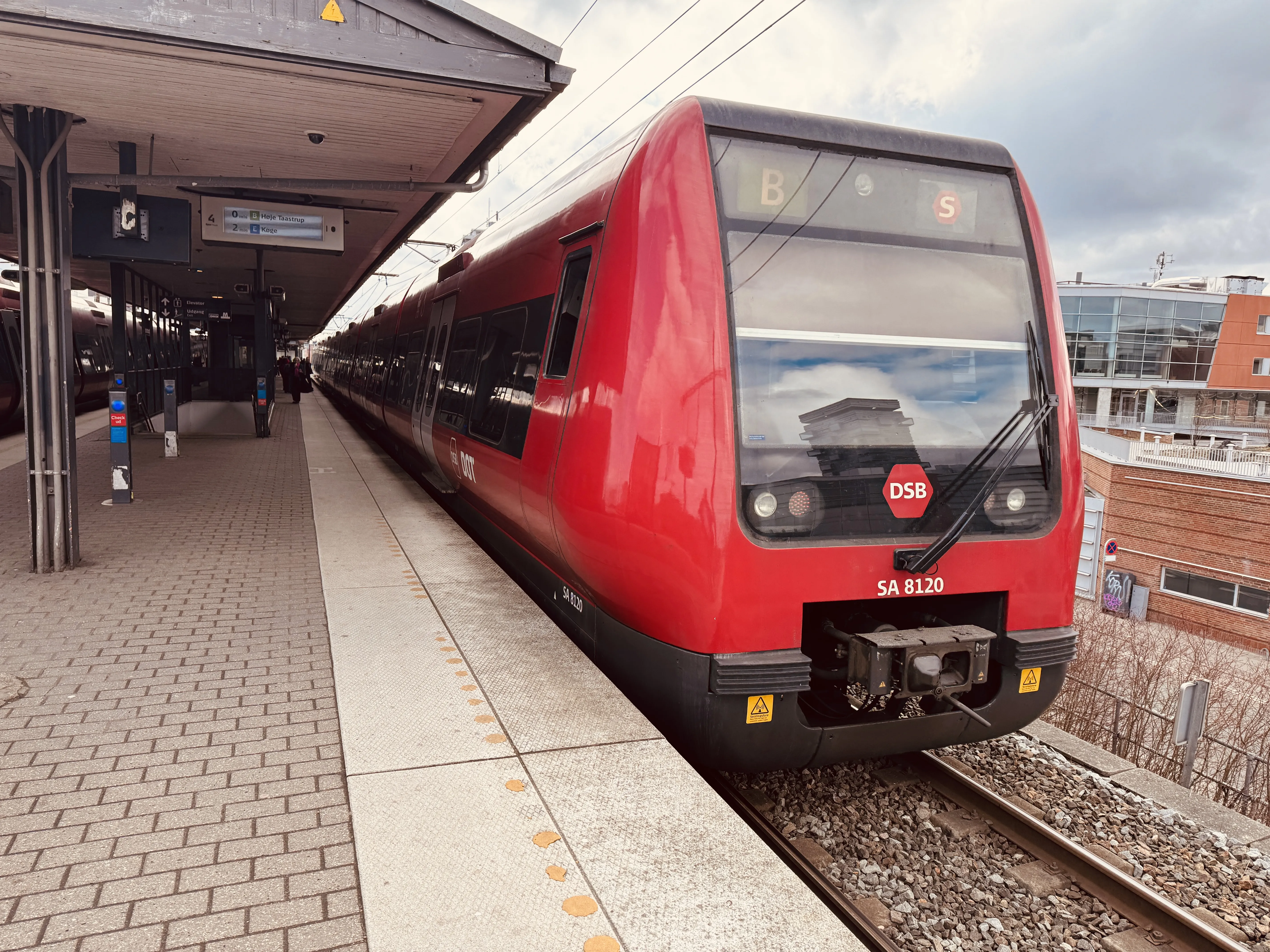 Billede af DSB SA 8120 fotograferet ud for Nordhavn S-togstrinbræt.