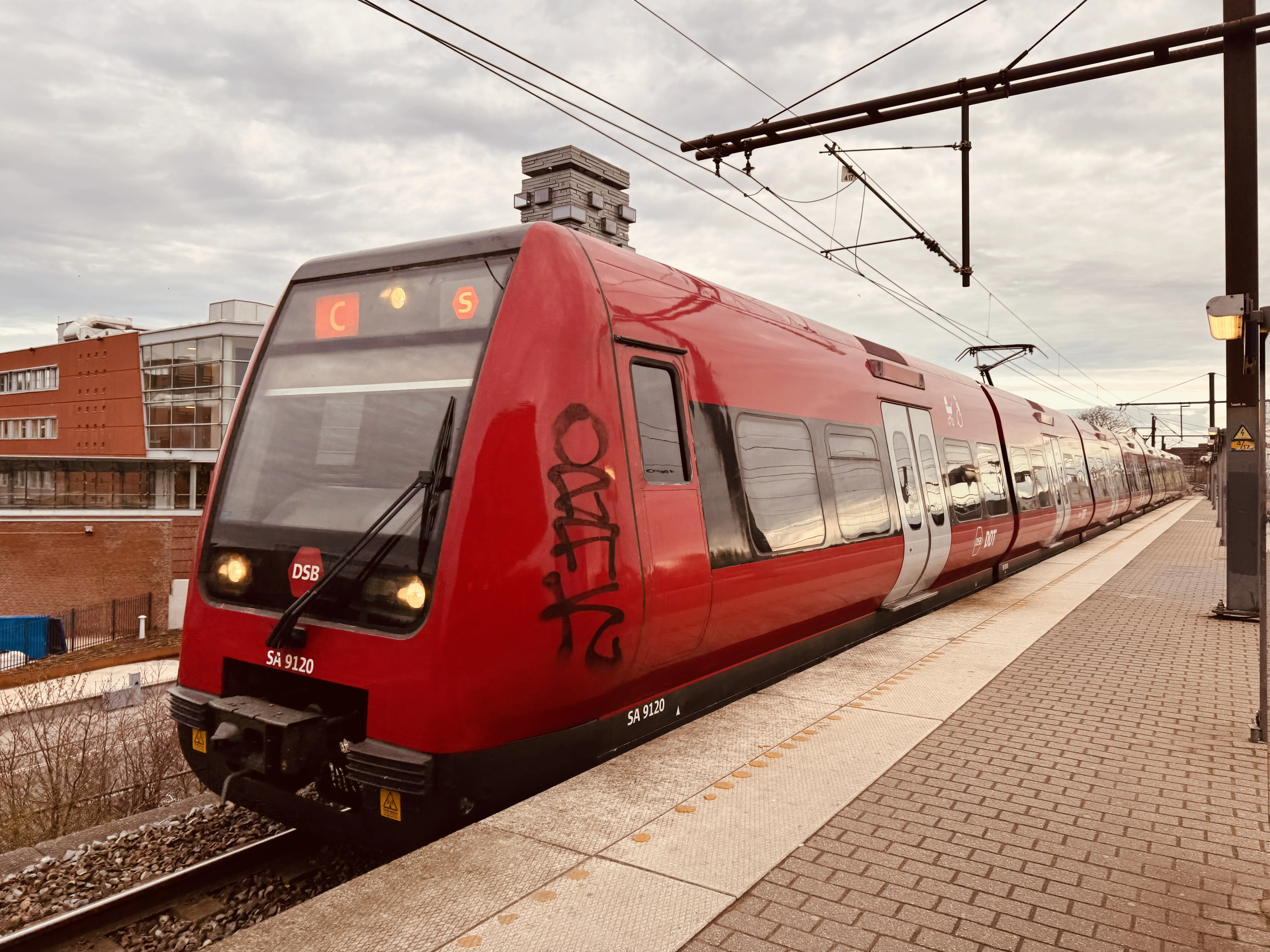 Billede af DSB SA 8120 fotograferet ud for Nordhavn S-togstrinbræt.