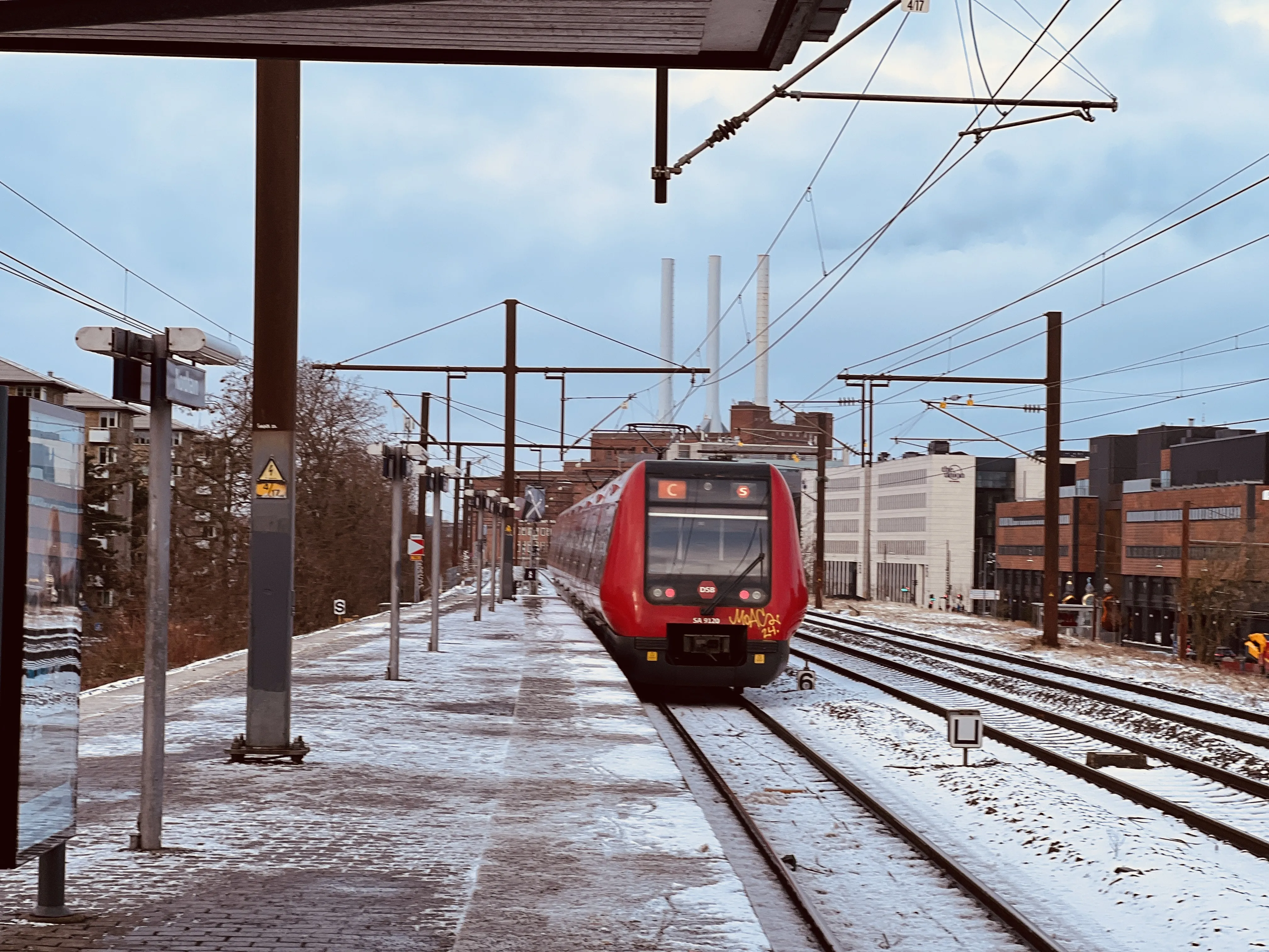 Billede af DSB SA 8120 fotograferet ud for Nordhavn S-togstrinbræt.