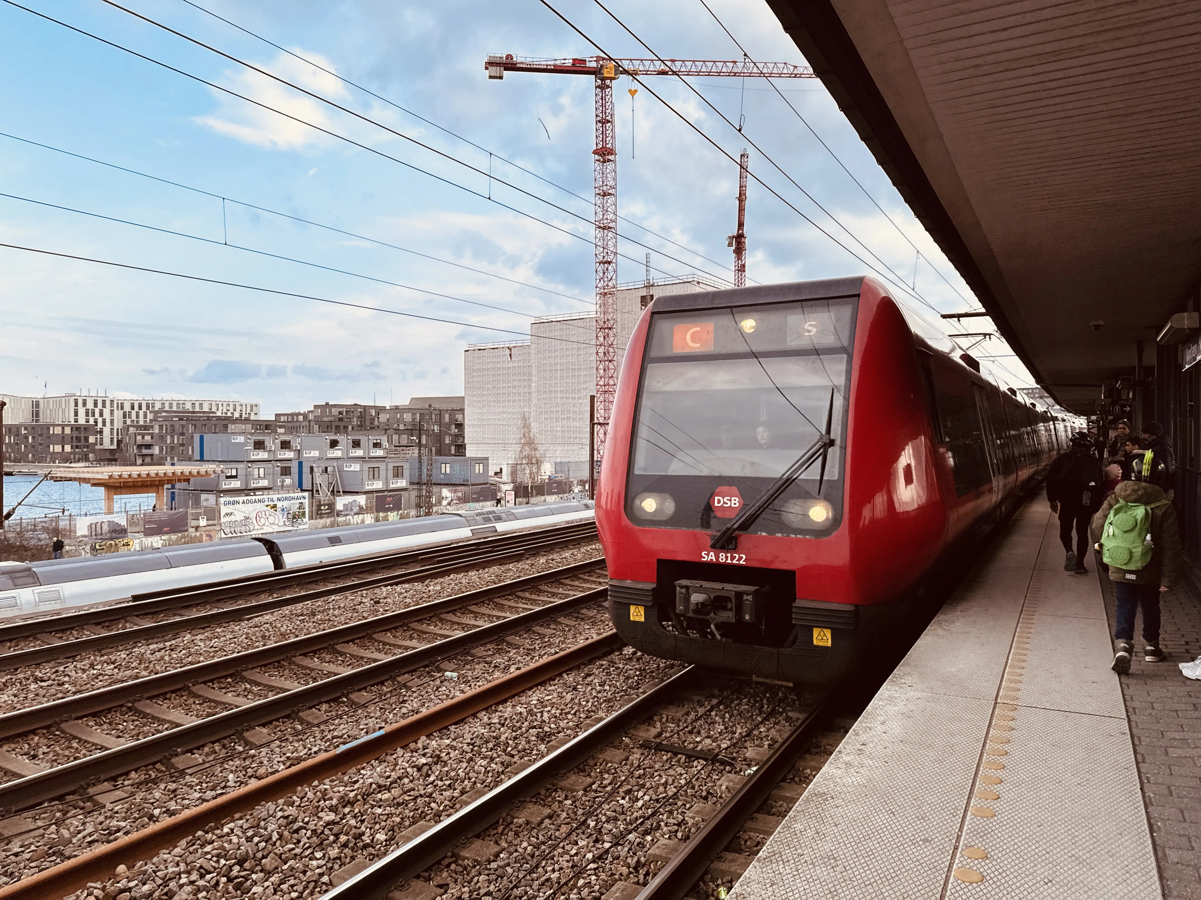 Billede af DSB SA 8122 fotograferet ud for Nordhavn S-togstrinbræt.