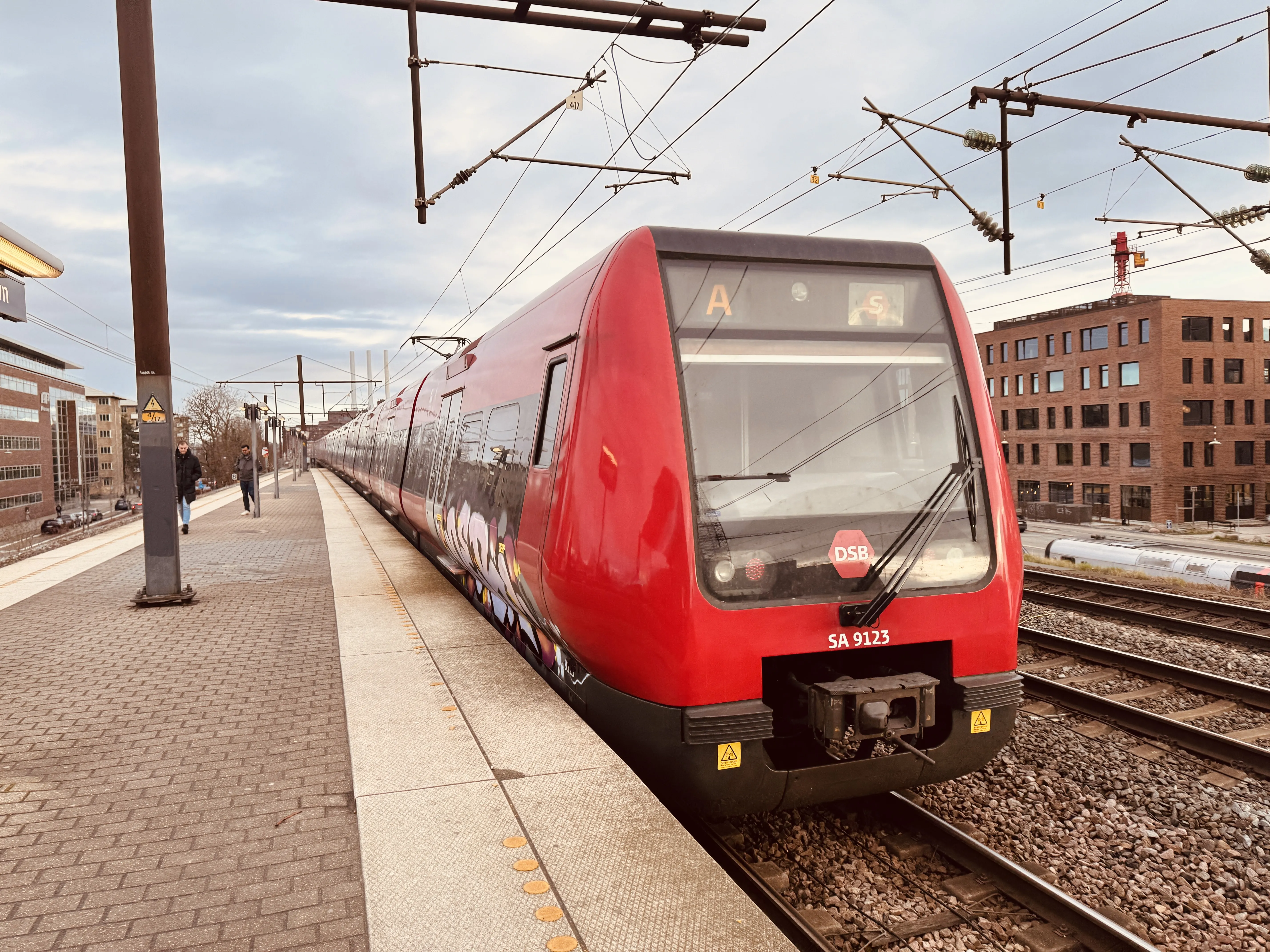 Billede af DSB SA 8123 fotograferet ud for Nordhavn S-togstrinbræt.