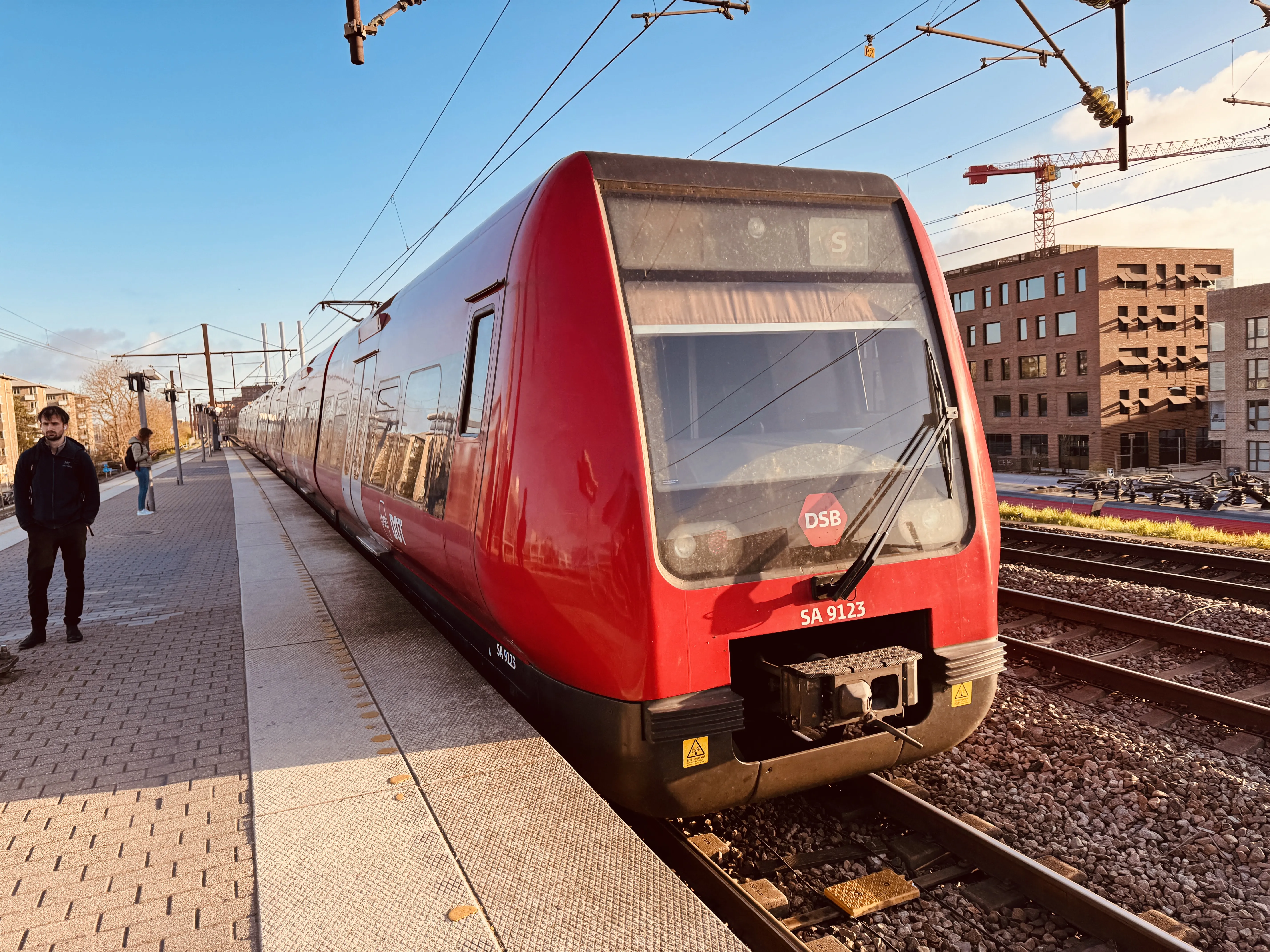 Billede af DSB SA 8123 fotograferet ud for Nordhavn S-togstrinbræt.