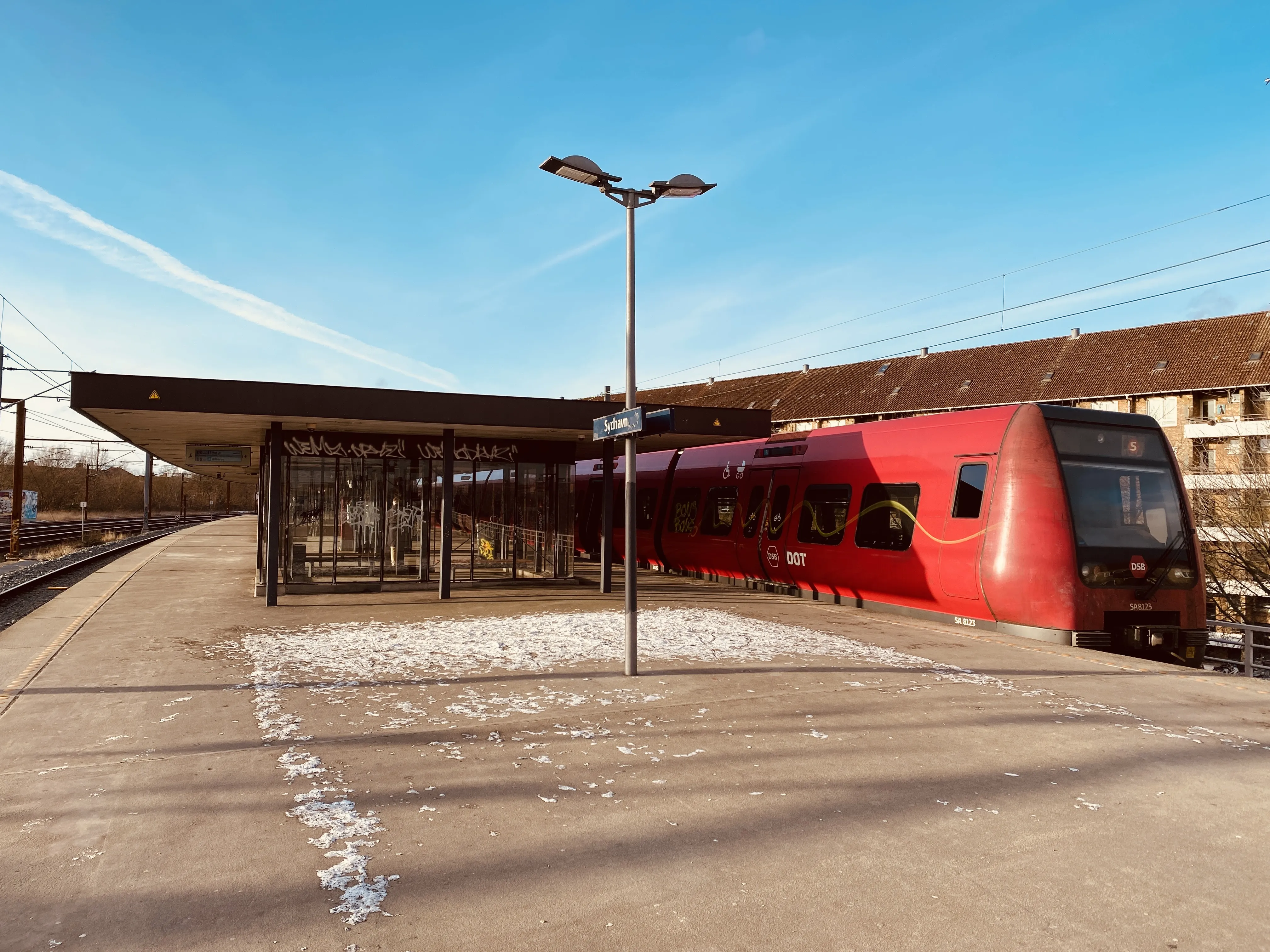 Billede af DSB SA 8123 fotograferet ud for Sydhavn S-togstrinbræt.