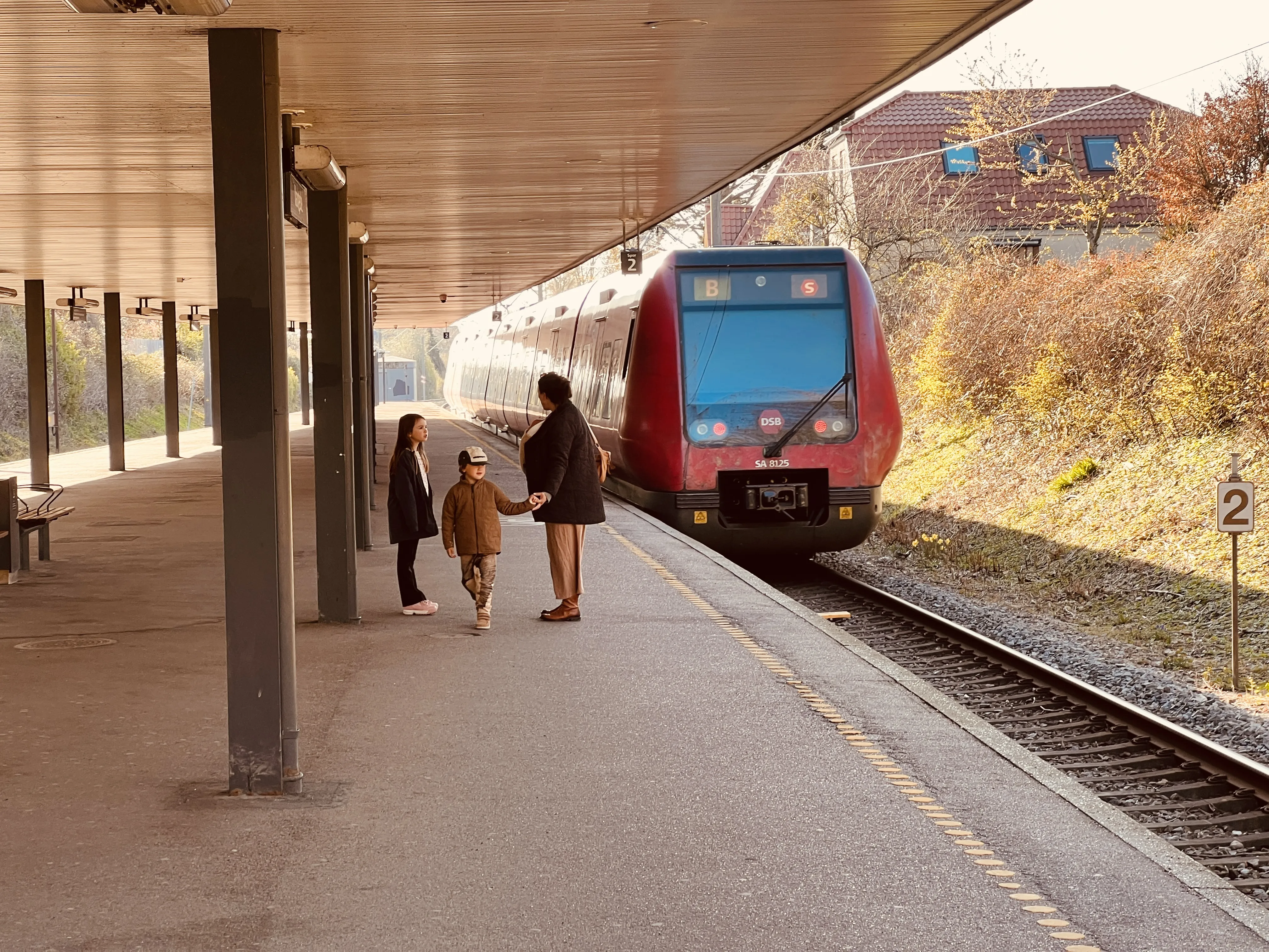 Billede af DSB SA 8125 fotograferet ud for Vangede S-togstrinbræt.