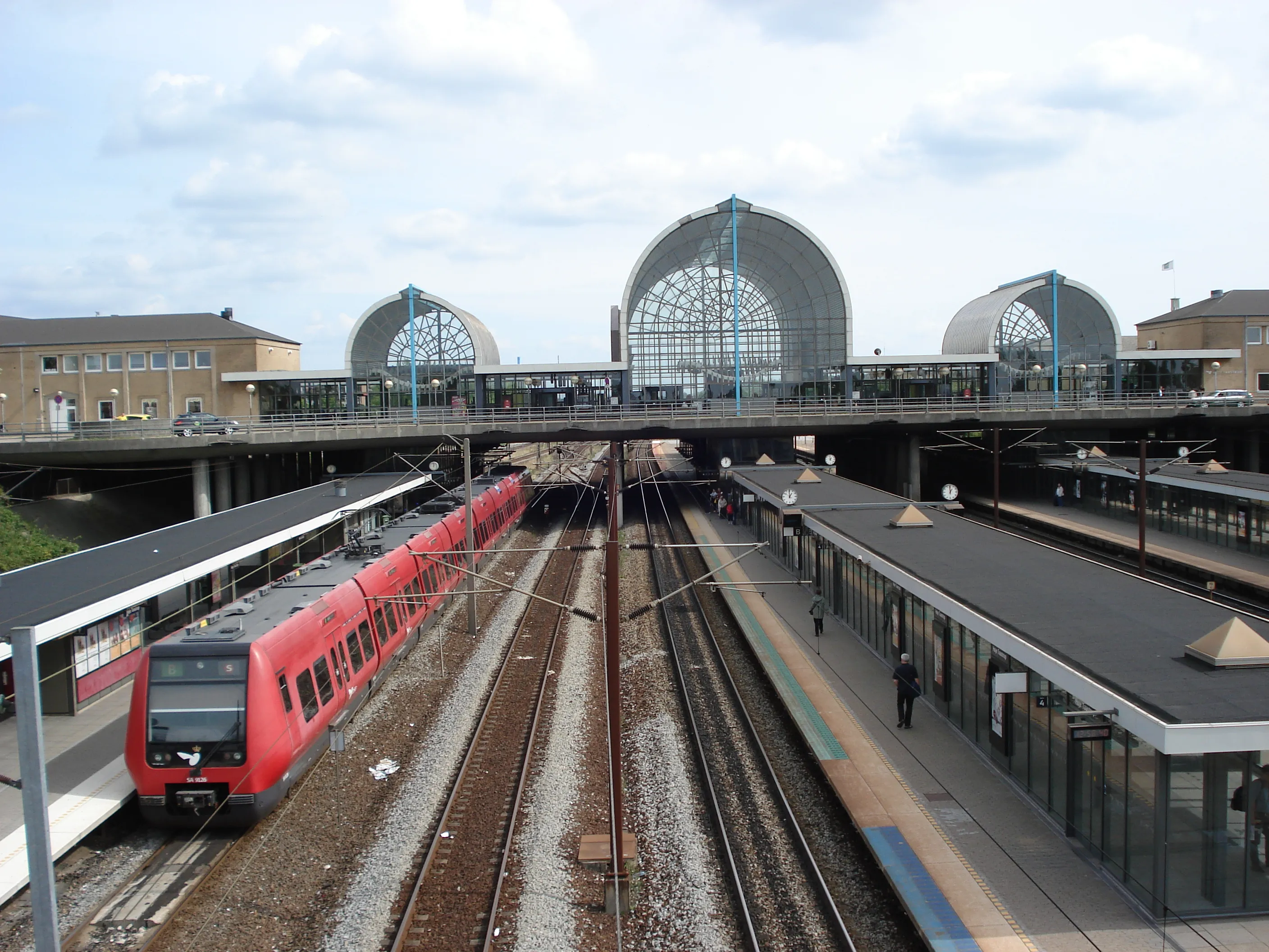 Billede af DSB SA 8126 fotograferet ud for Høje Taastrup Station.