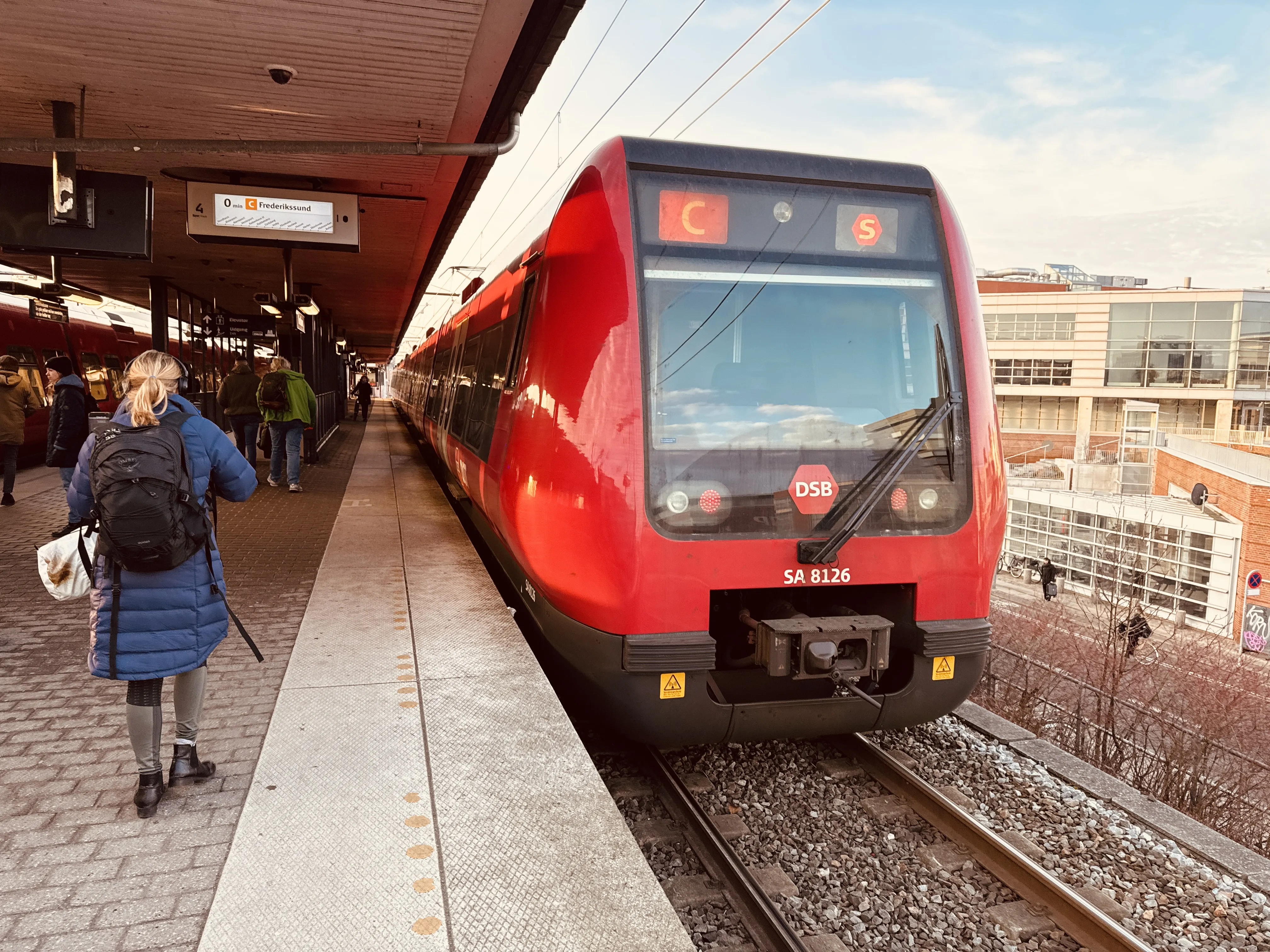 Billede af DSB SA 8126 fotograferet ud for Nordhavn S-togstrinbræt.