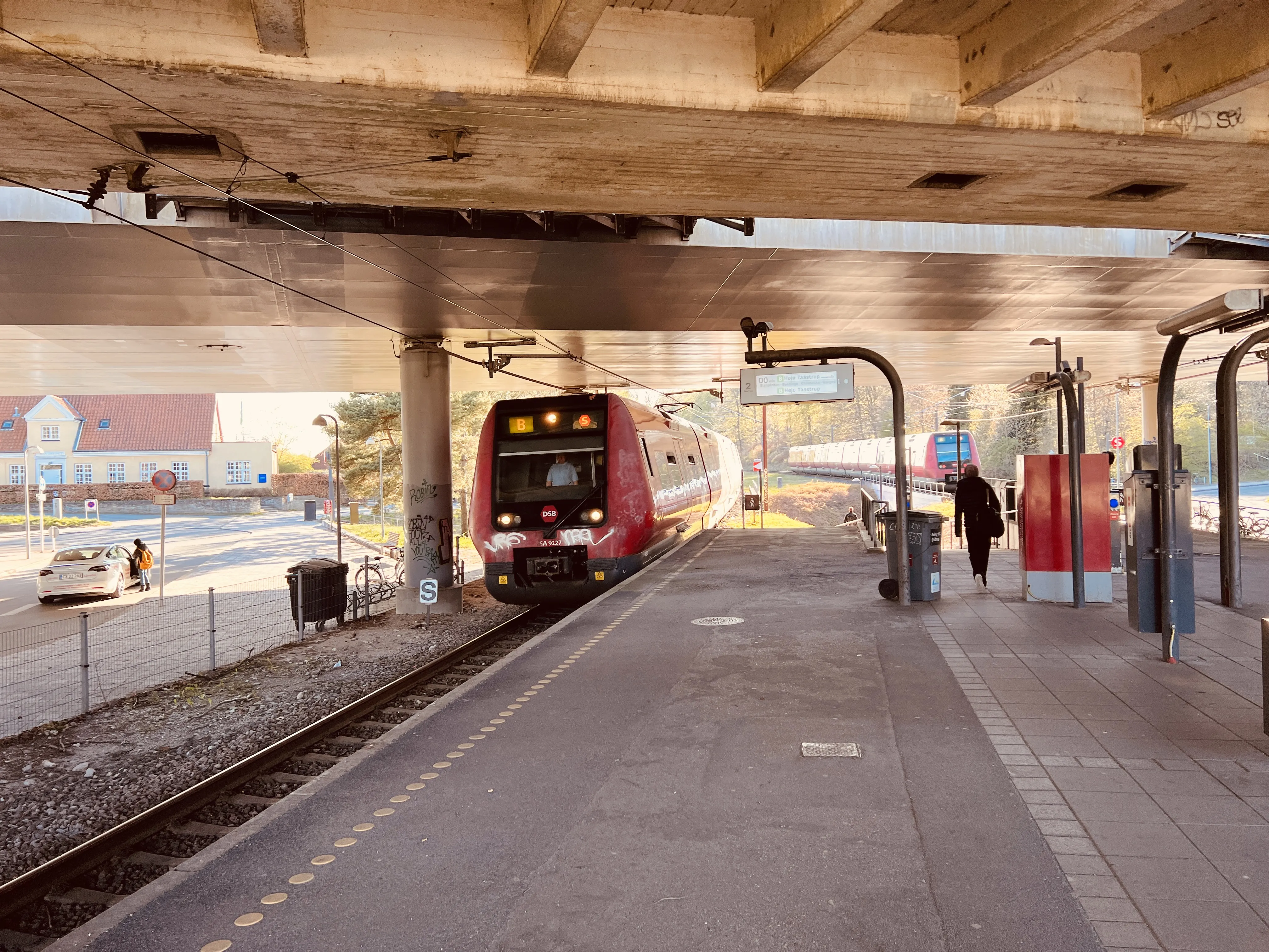 Billede af DSB SA 8127 fotograferet ud for Skovbrynet S-togstrinbræt.