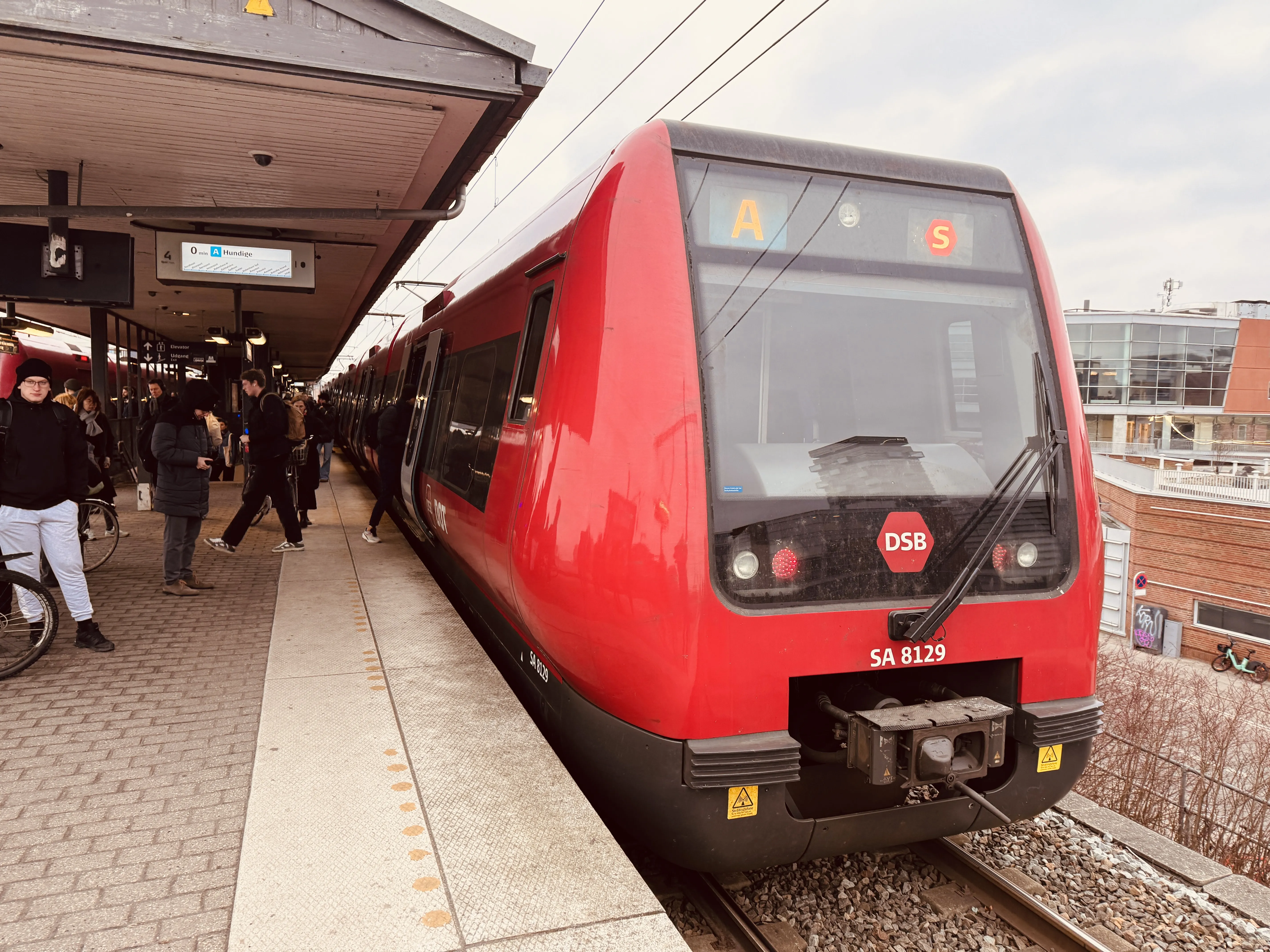 Billede af DSB SA 8129 fotograferet ud for Nordhavn S-togstrinbræt.