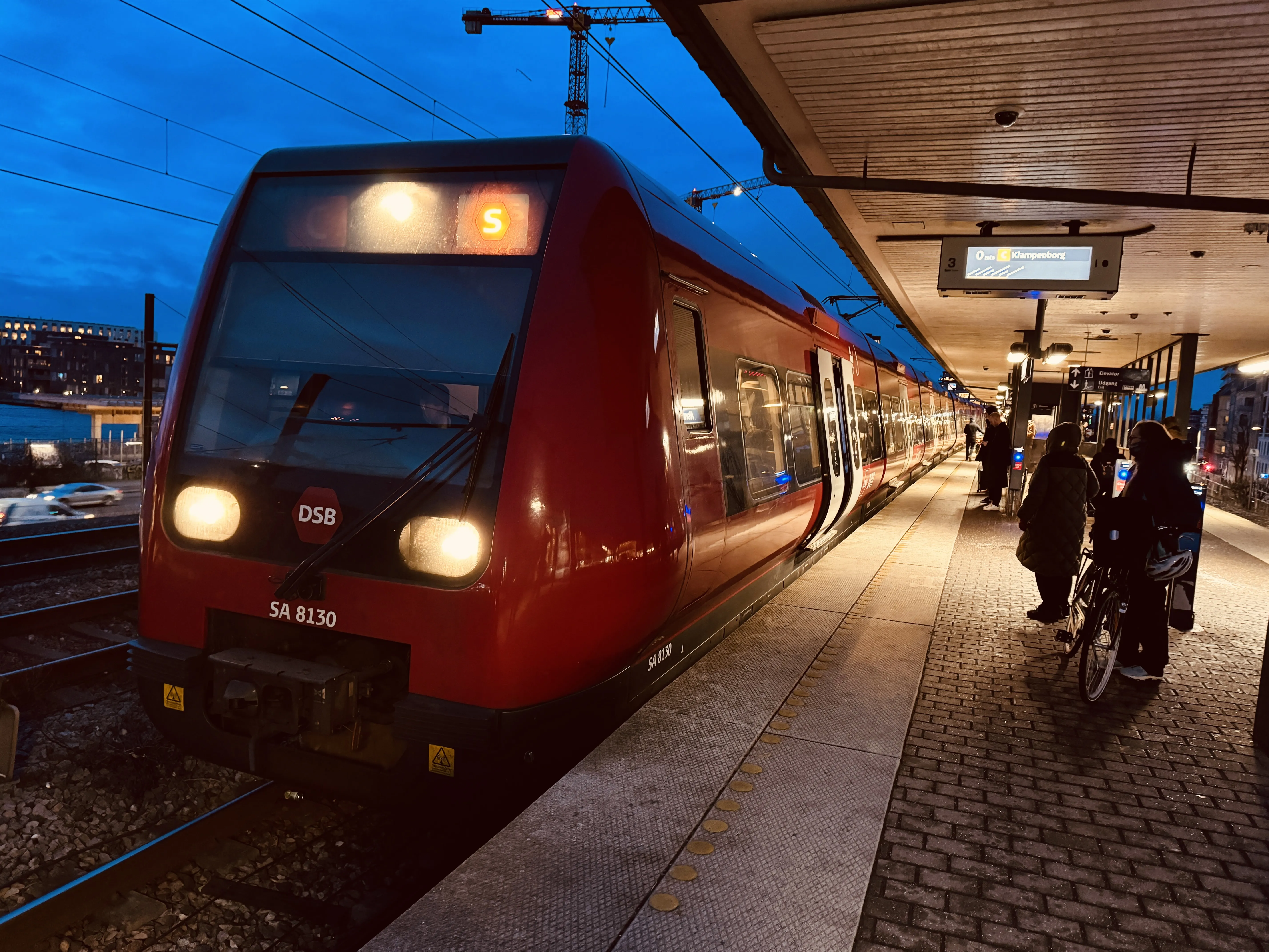 Billede af DSB SA 8130 fotograferet ud for Nordhavn S-togstrinbræt.