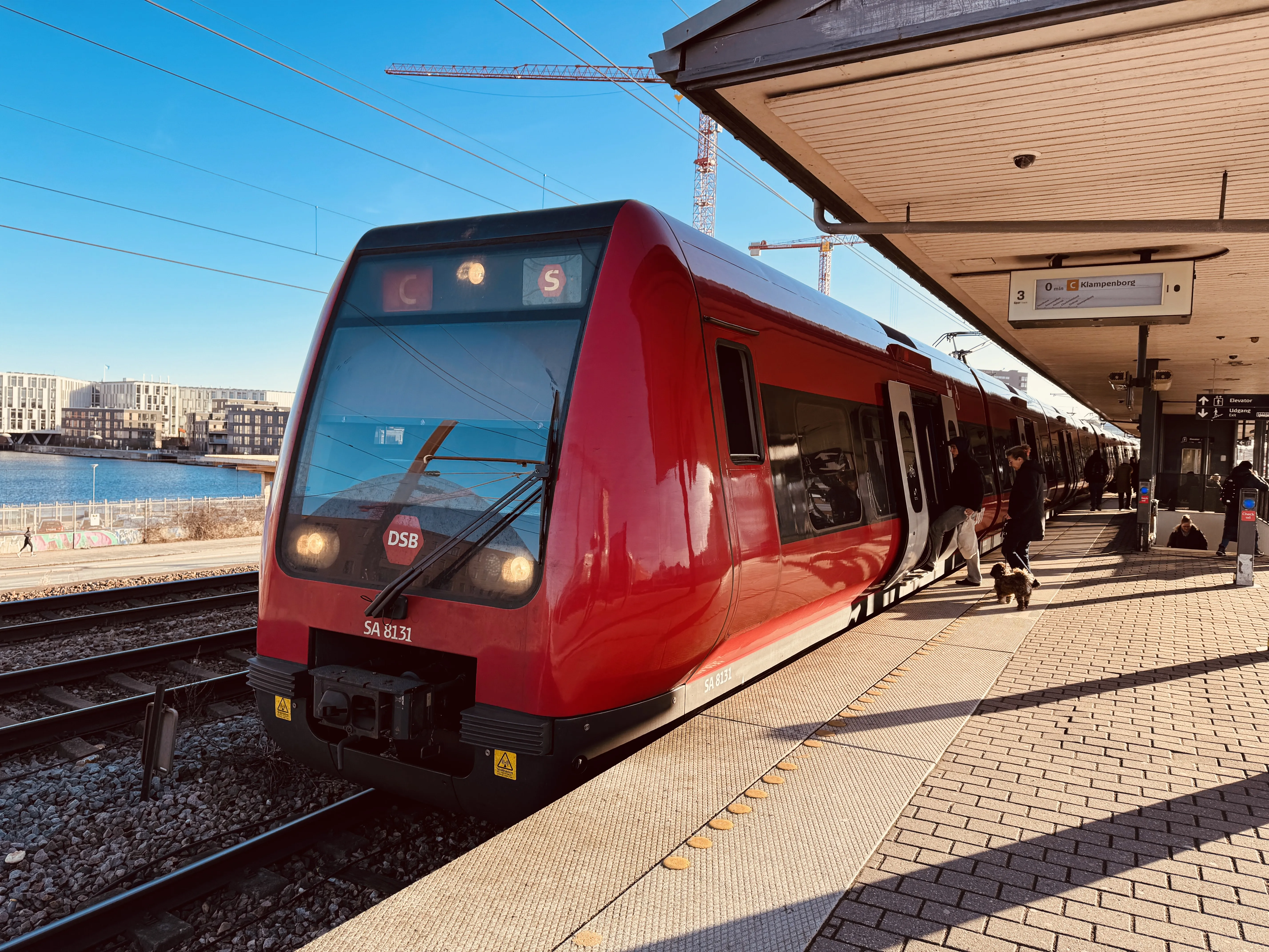 Billede af DSB SA 8131 fotograferet ud for Nordhavn S-togstrinbræt.