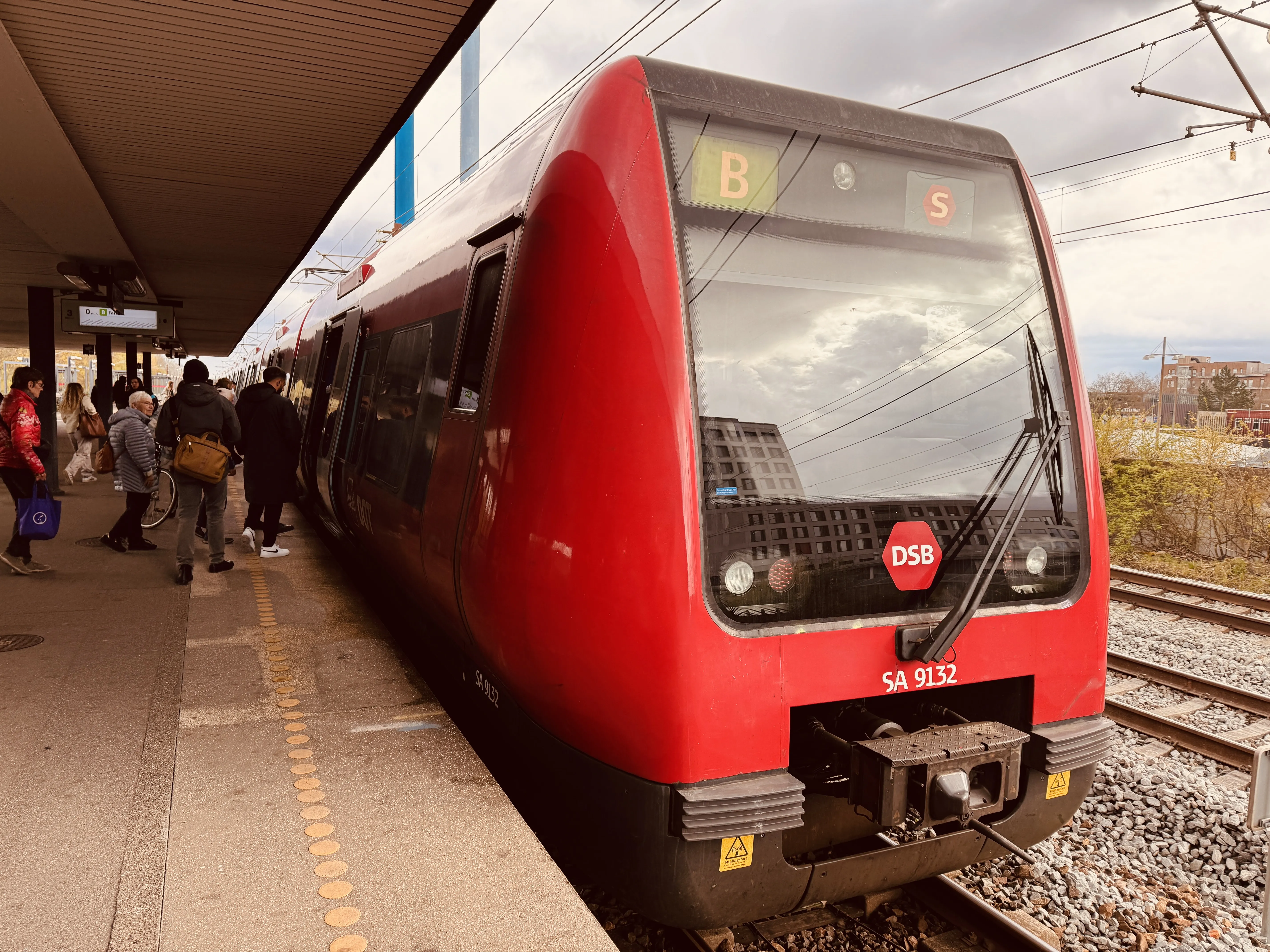 Billede af DSB SA 8132 fotograferet ud for Albertslund S-togstrinbræt.