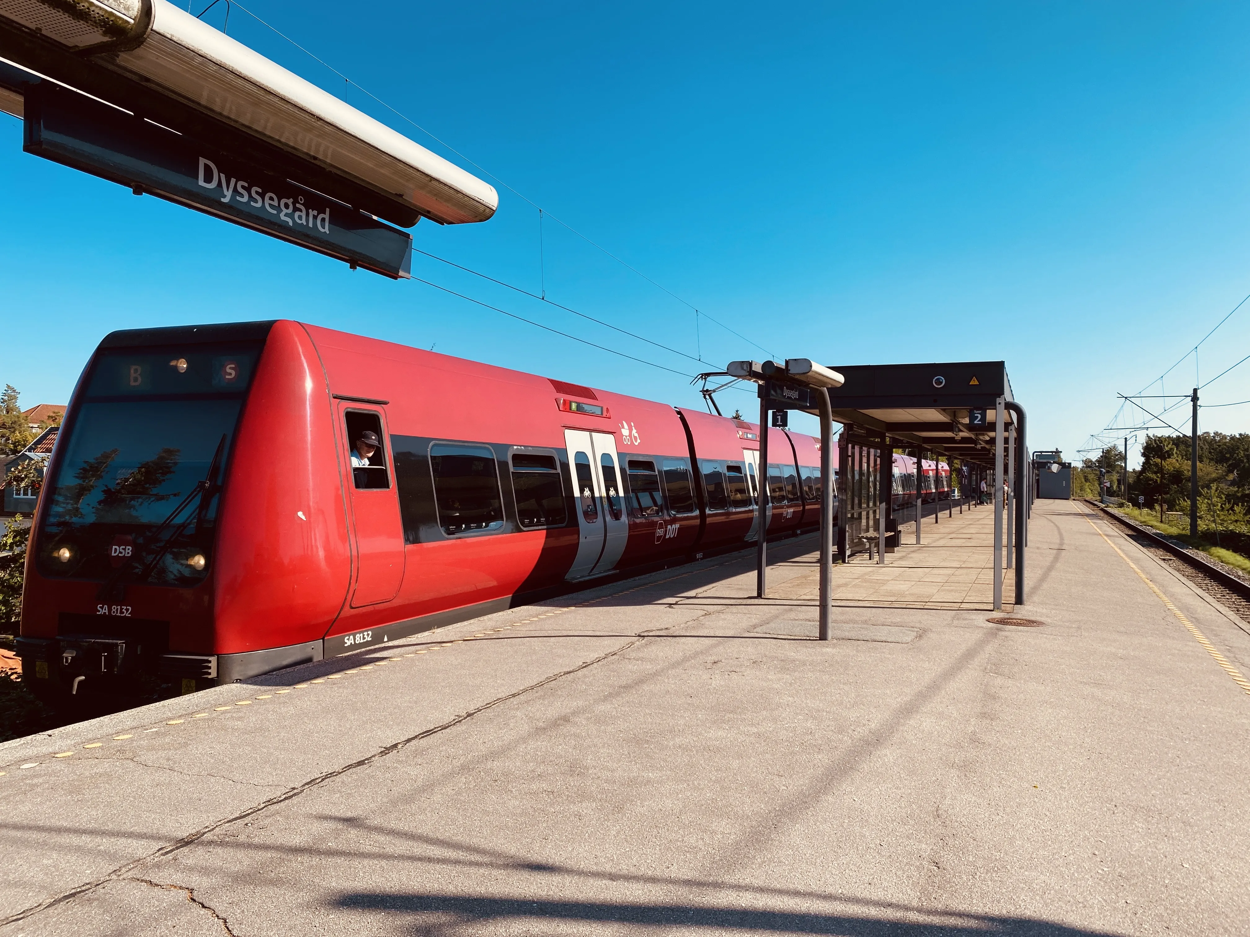 Billede af DSB SA 8132 fotograferet ud for Dyssegård S-togstrinbræt.