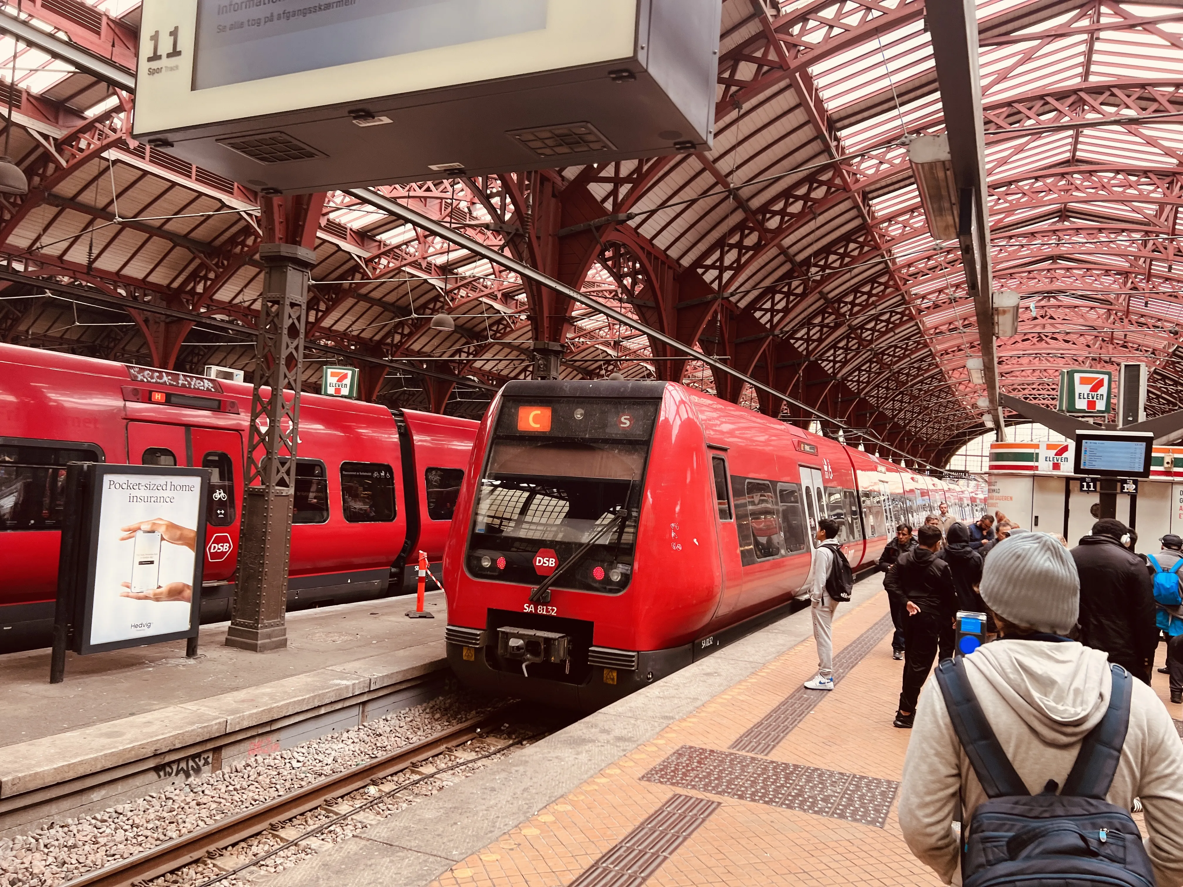 Billede af DSB SA 8132 fotograferet ud for København Hovedbanegård.