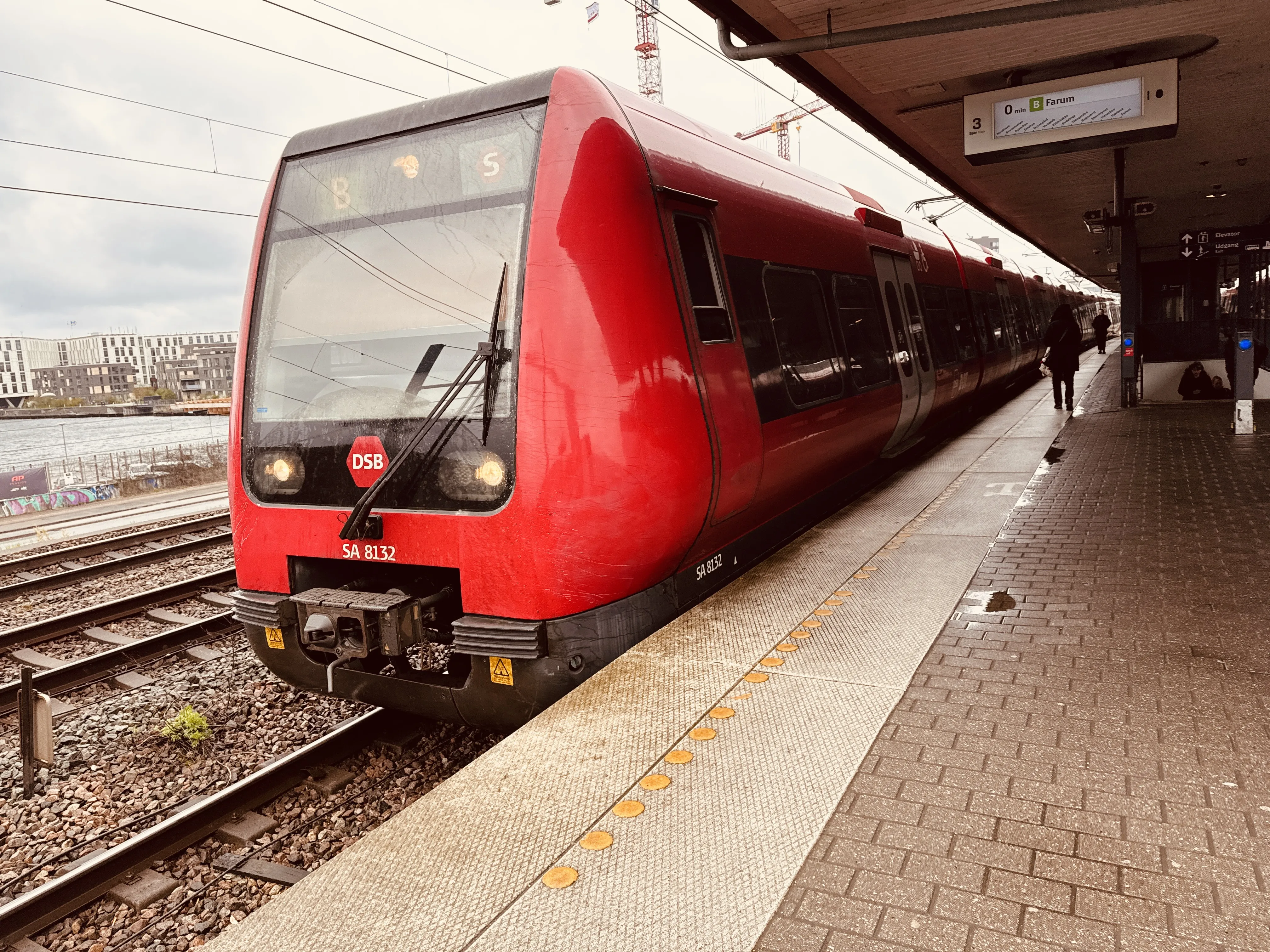 Billede af DSB SA 8132 fotograferet ud for Nordhavn S-togstrinbræt.