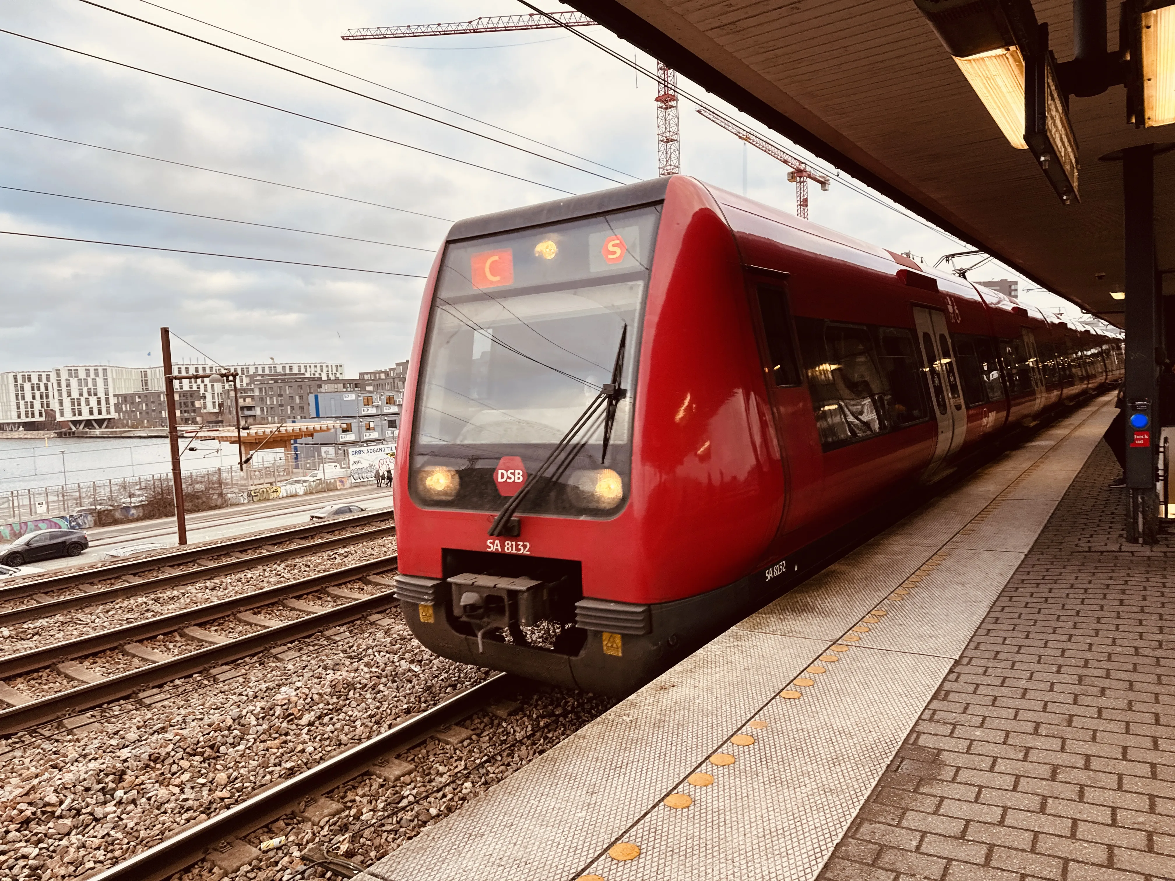 Billede af DSB SA 8132 fotograferet ud for Nordhavn S-togstrinbræt.