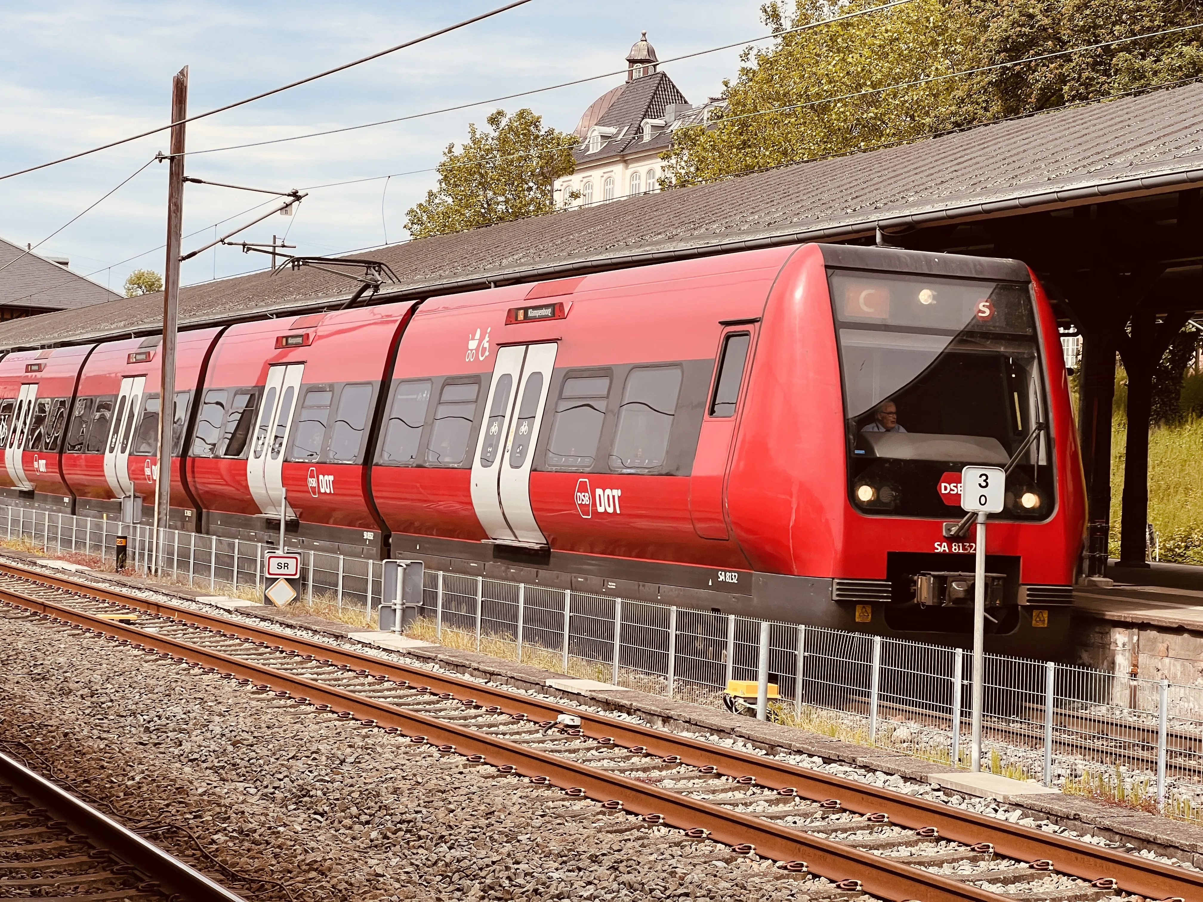 Billede af DSB SA 8132 fotograferet ud for Østerport Station.