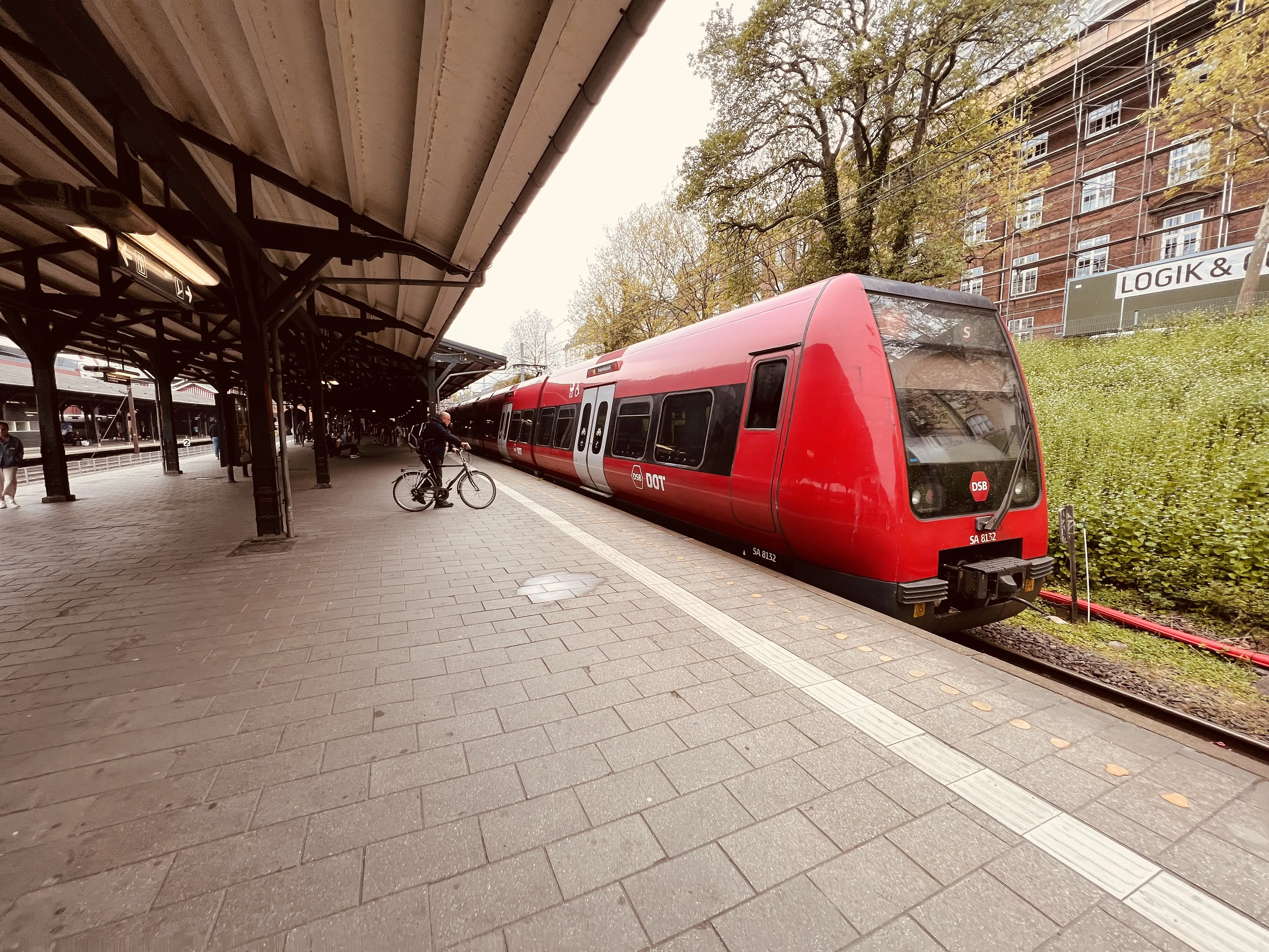 Billede af DSB SA 8132 fotograferet ud for Østerport Station.