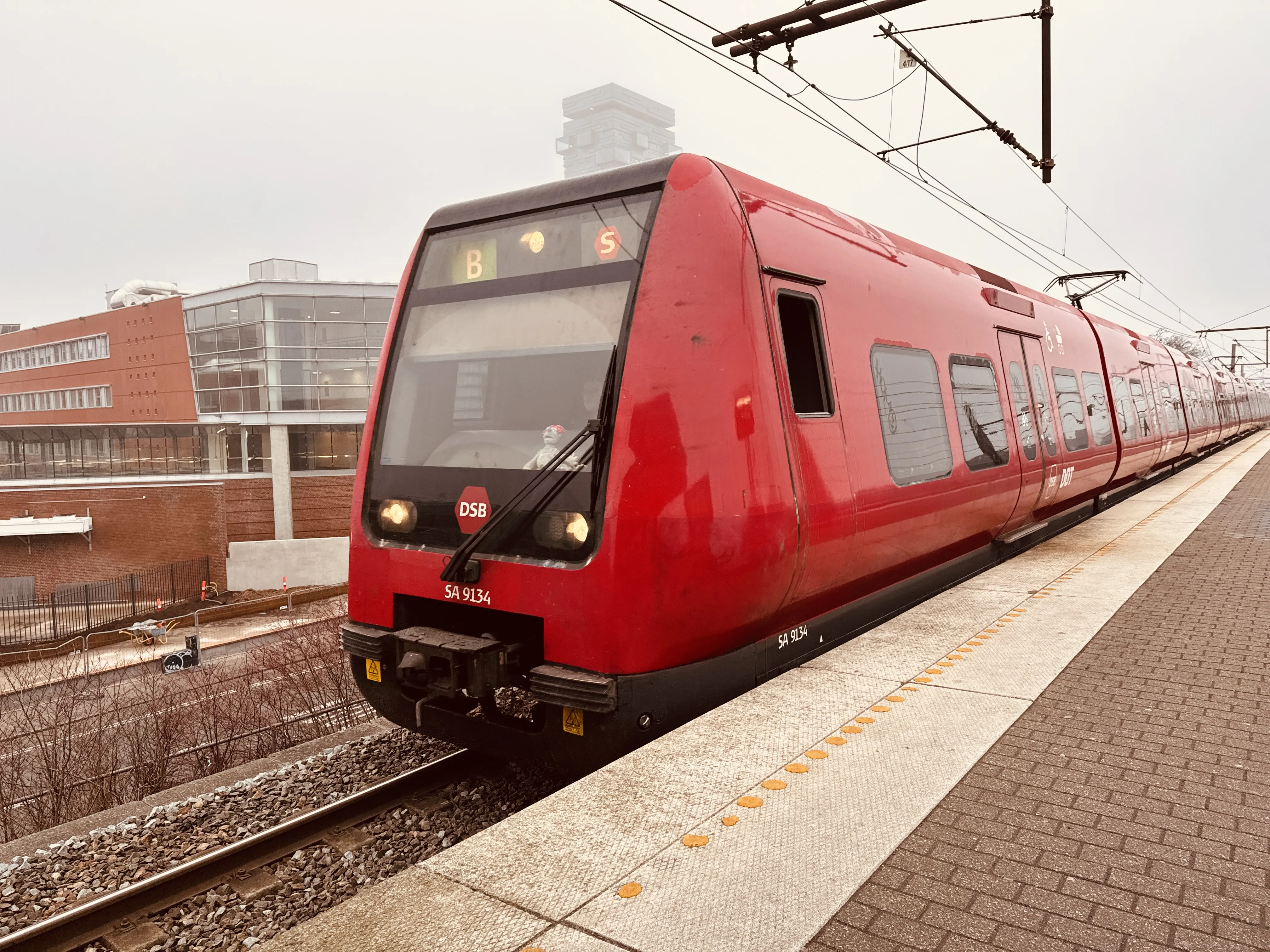 Billede af DSB SA 8134 fotograferet ud for Nordhavn S-togstrinbræt.