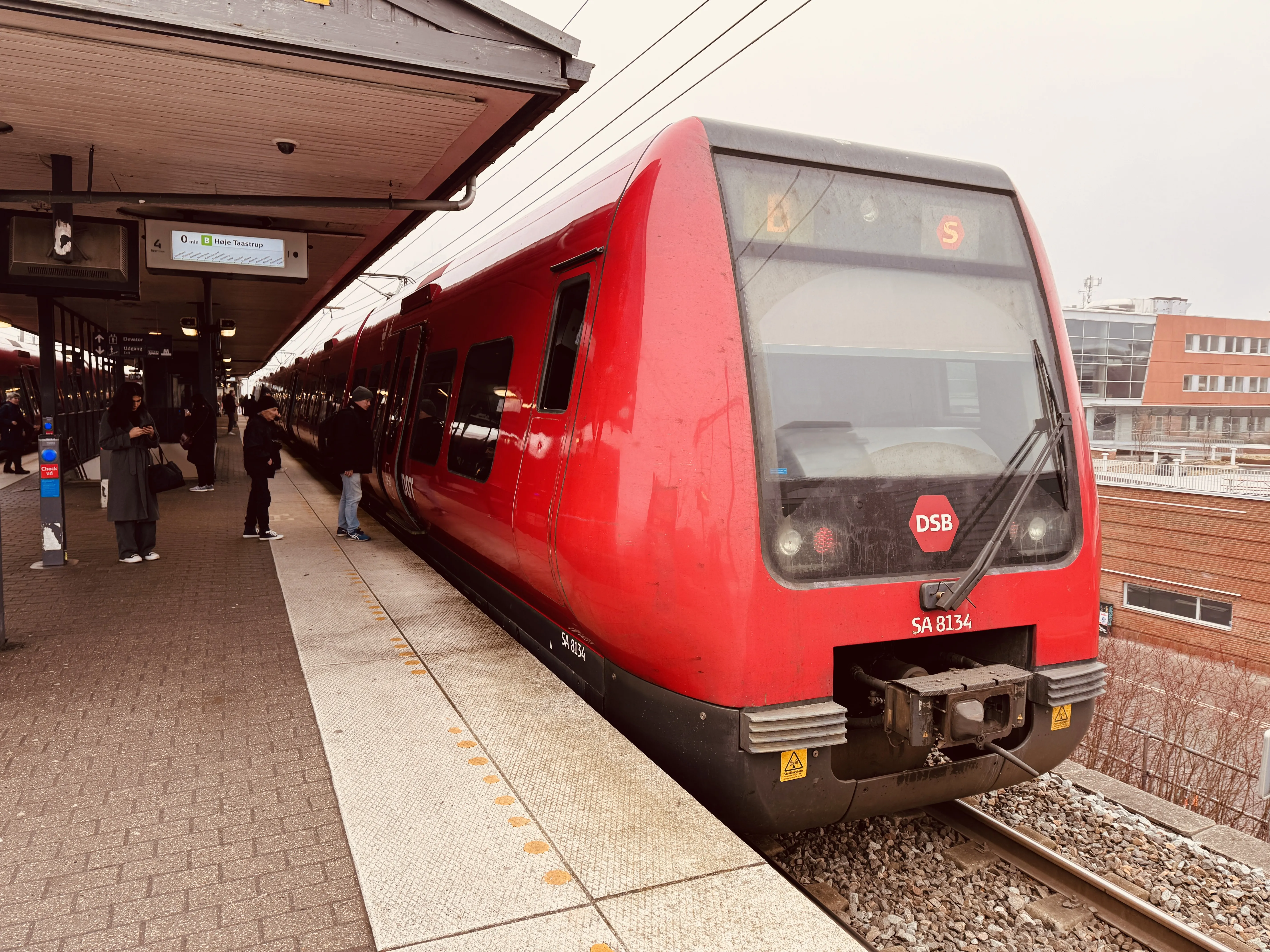 Billede af DSB SA 8134 fotograferet ud for Nordhavn S-togstrinbræt.